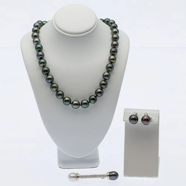 Plat, Diamond & Pearl Brooch, Earrings & a Necklace