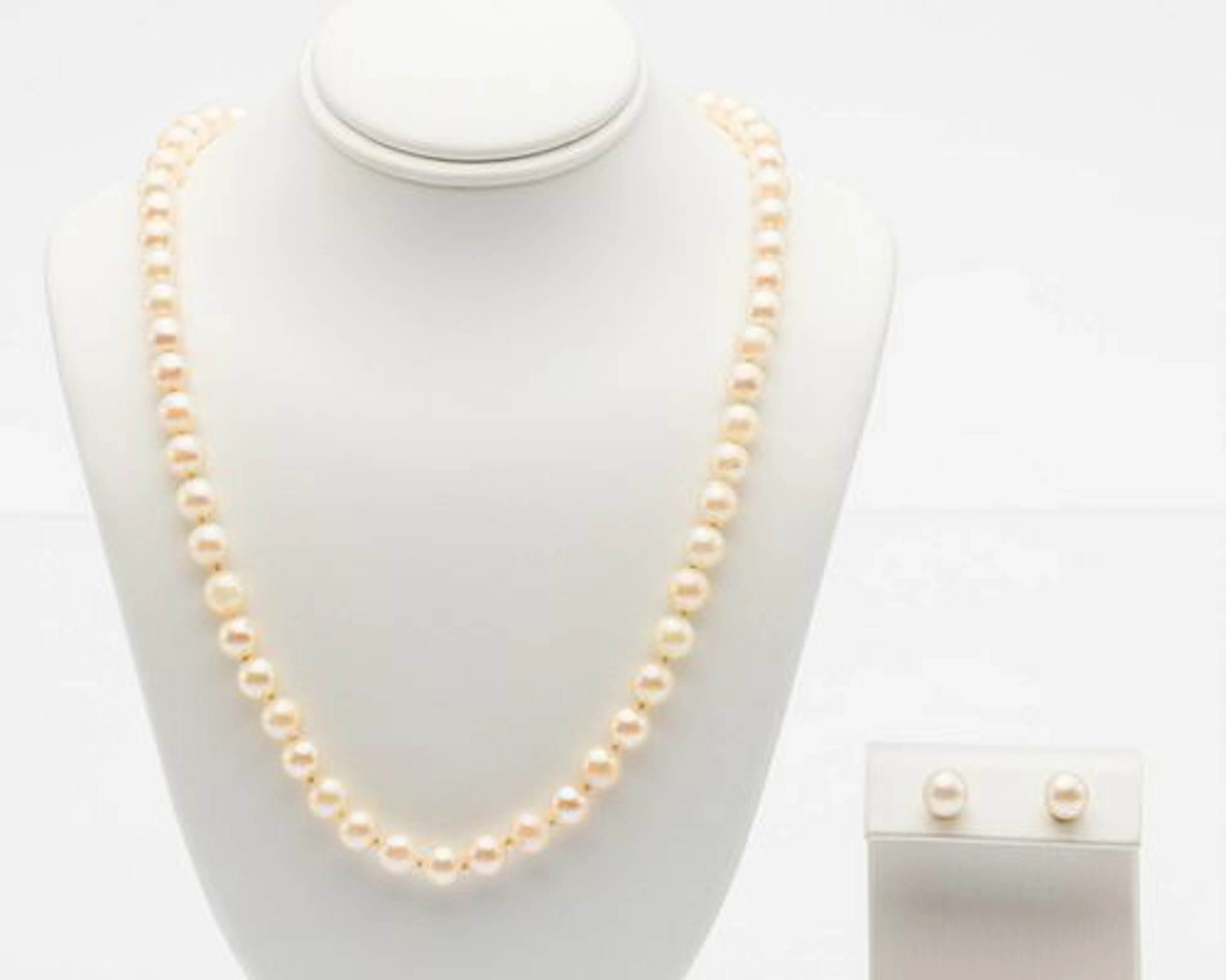 Cultured Pearl Necklace with Pearl Earrings