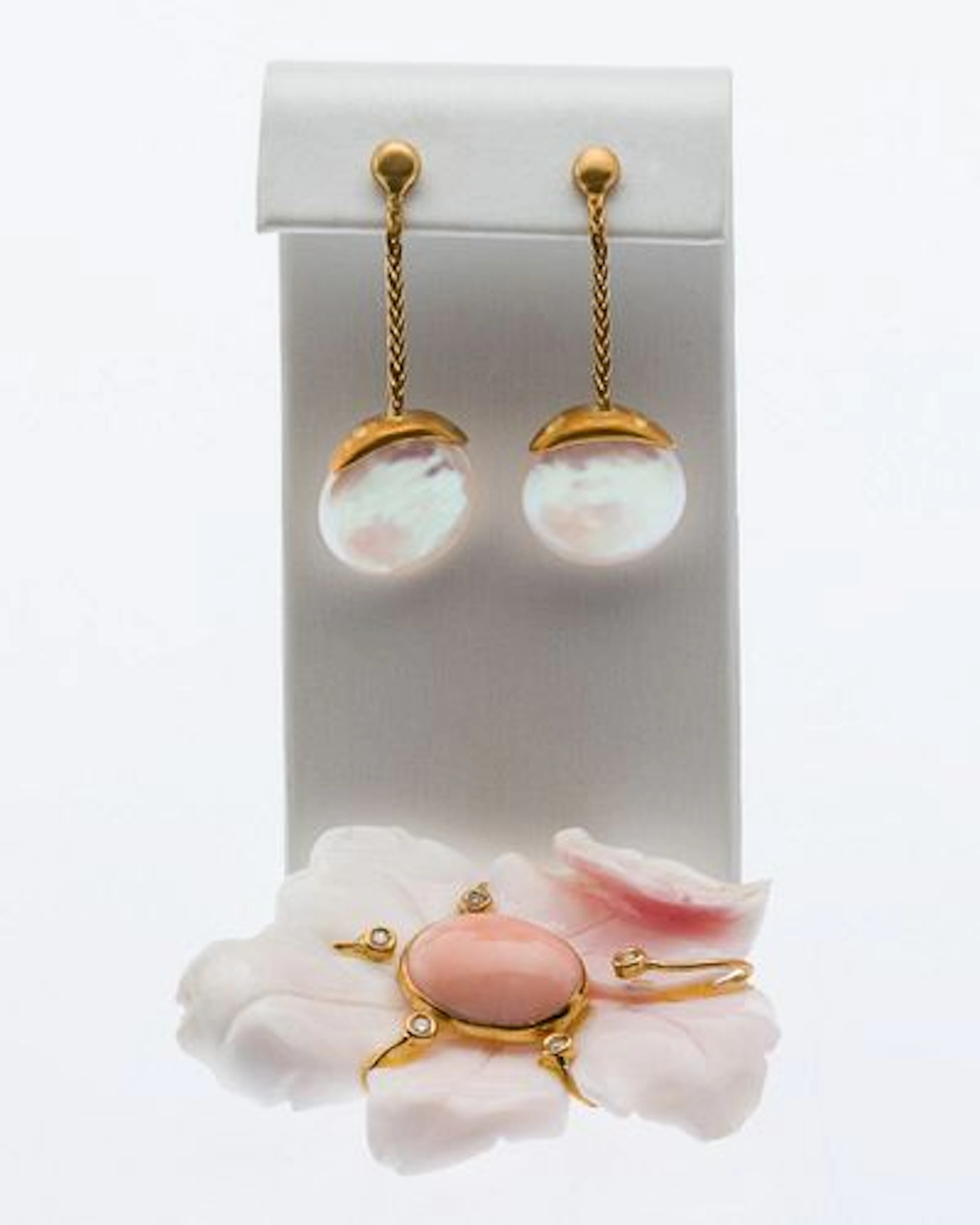 18K Gold, Coral and Diamond Flower Pin & Pr Earrings