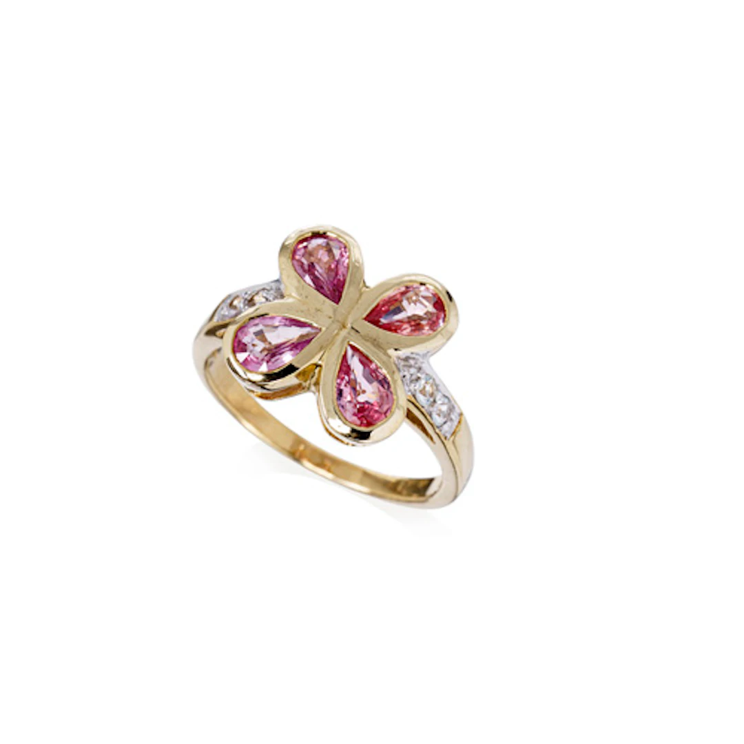811 Kleeblattförmiger Ring mit rosa Saphiren.