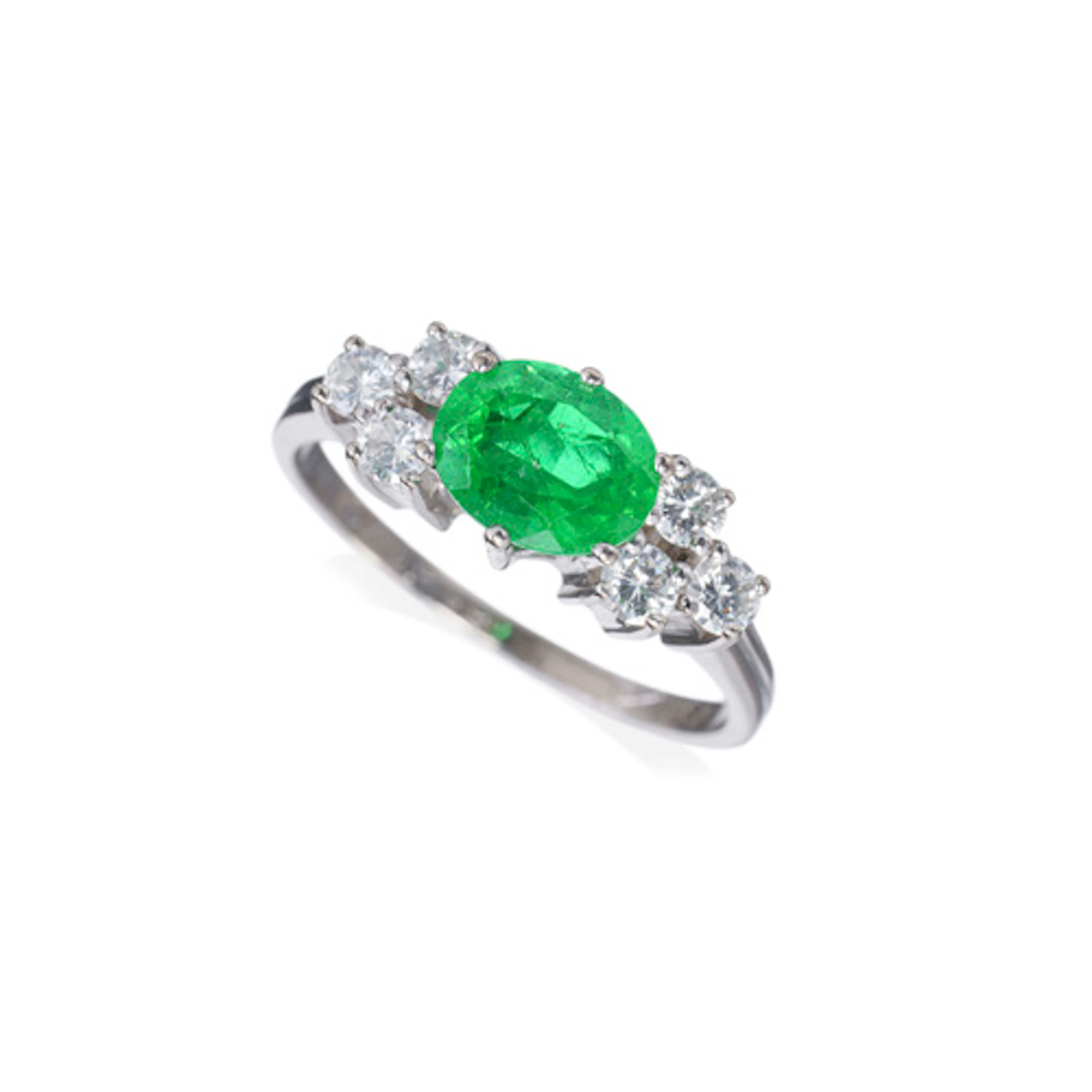 822 Filigraner Solitärring mit Smaragd-Dublette.