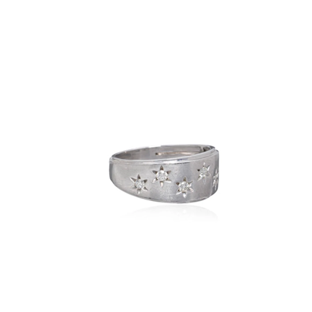 783 Bandring mit sieben Diamantsternen.