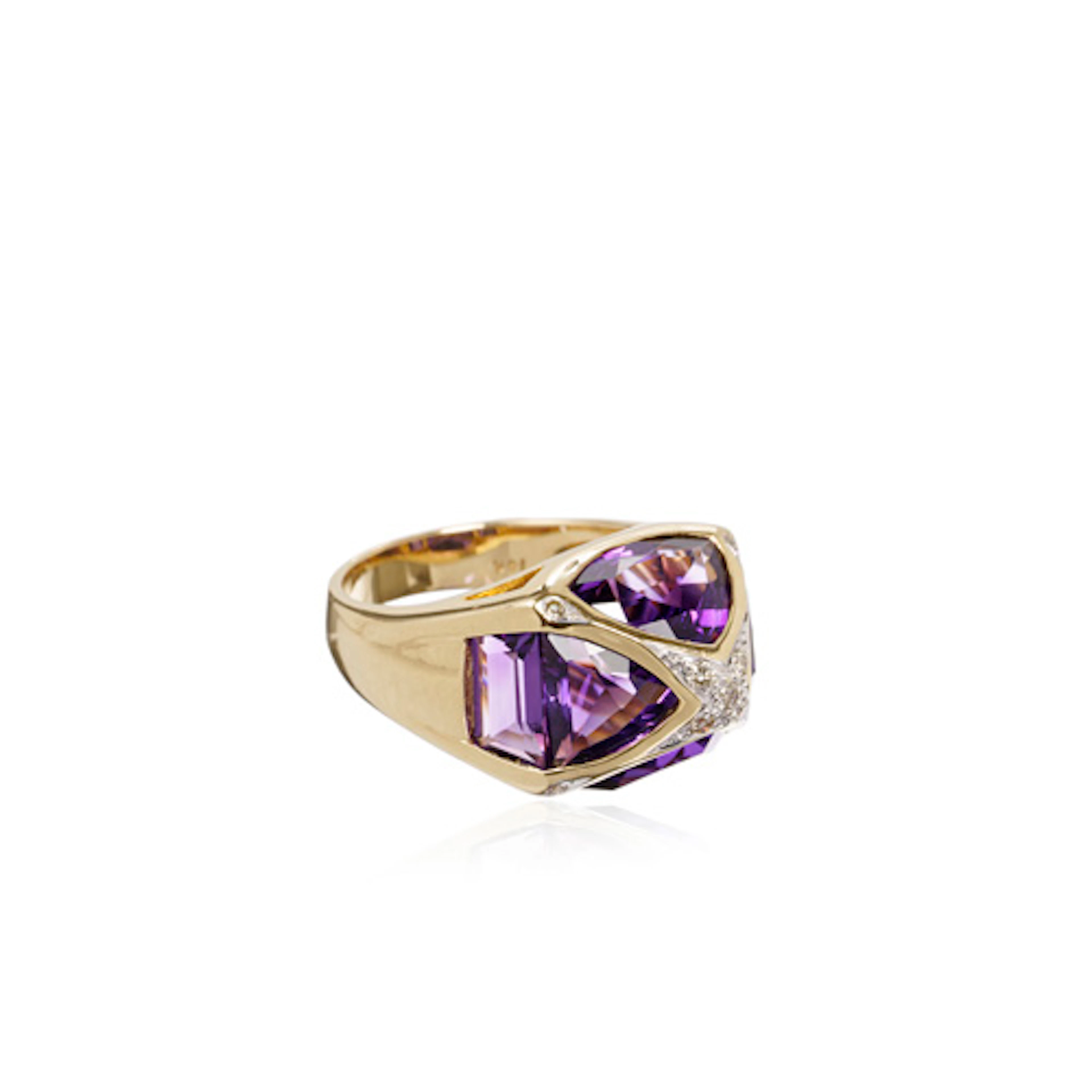 800 Außergewöhnlicher Amethyst-Ring mit rippenförmig gekreuzter Goldfassung