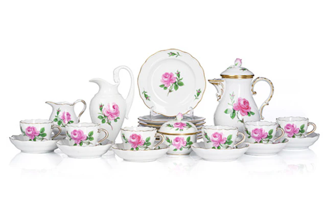 700 Mokkaservice "Rote Rose" für sechs Personen. Meissen. Um 1745.
