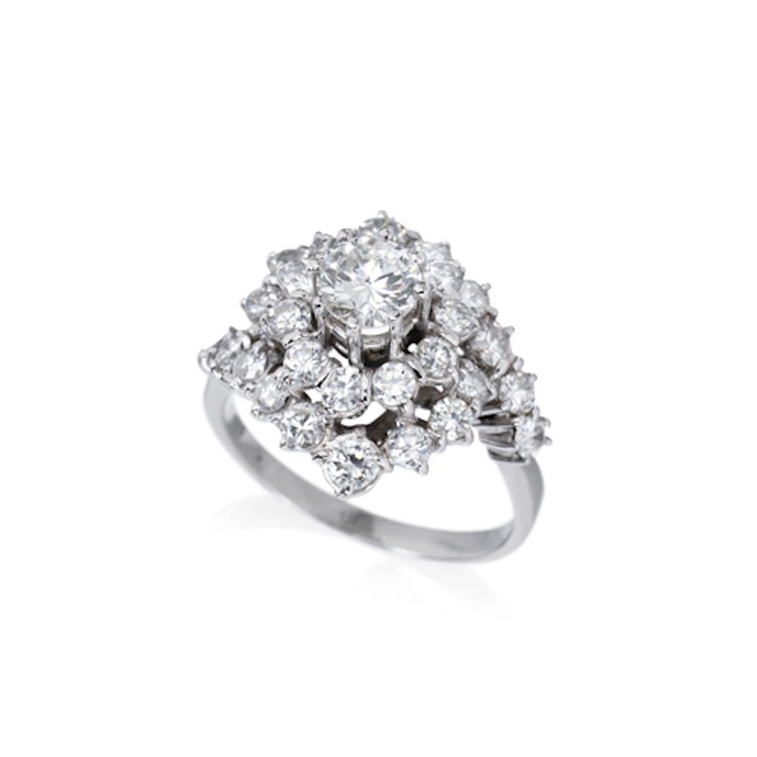 780 Großer Brillant-Blütenring (ca. 3,3 ct).