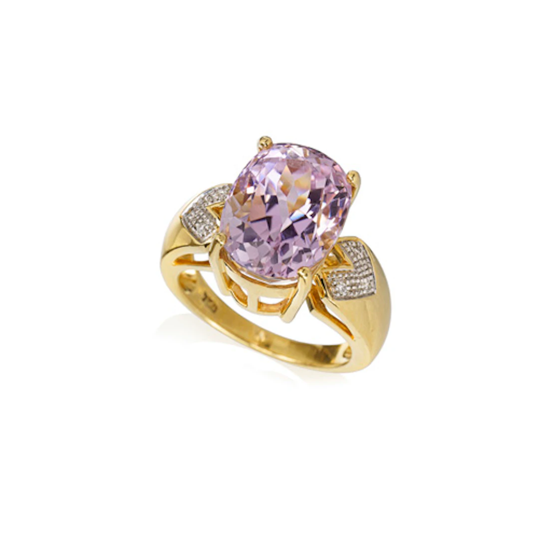 813 Gelbgoldring mit Kunzit-Solitär (ca. 8,8 ct).