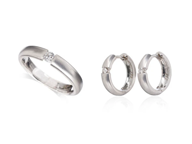 765 Set aus Weißgold-Spannring und Ohrringen mit Brillanten.