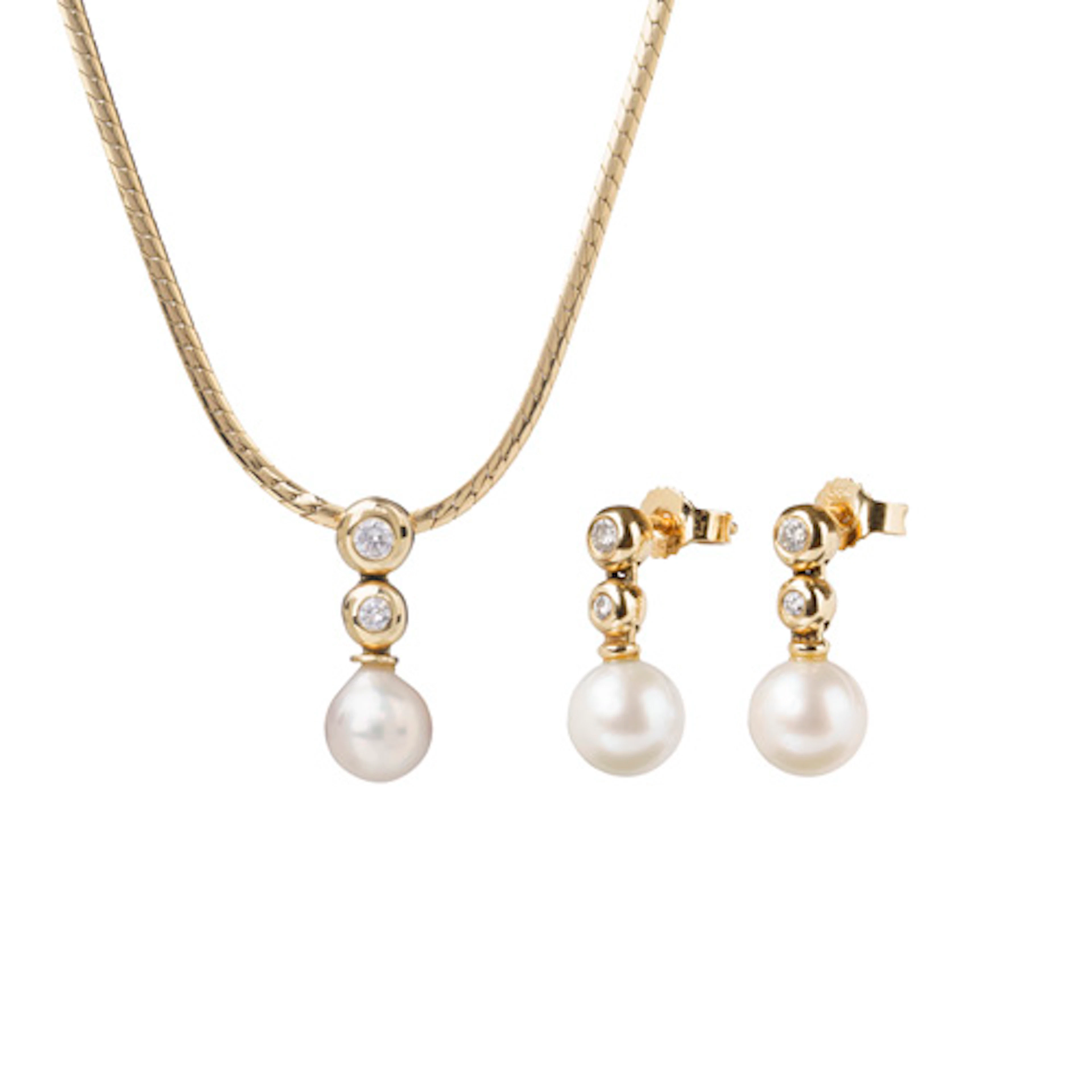 762 Set aus Collier und Ohrringen mit Perlen.