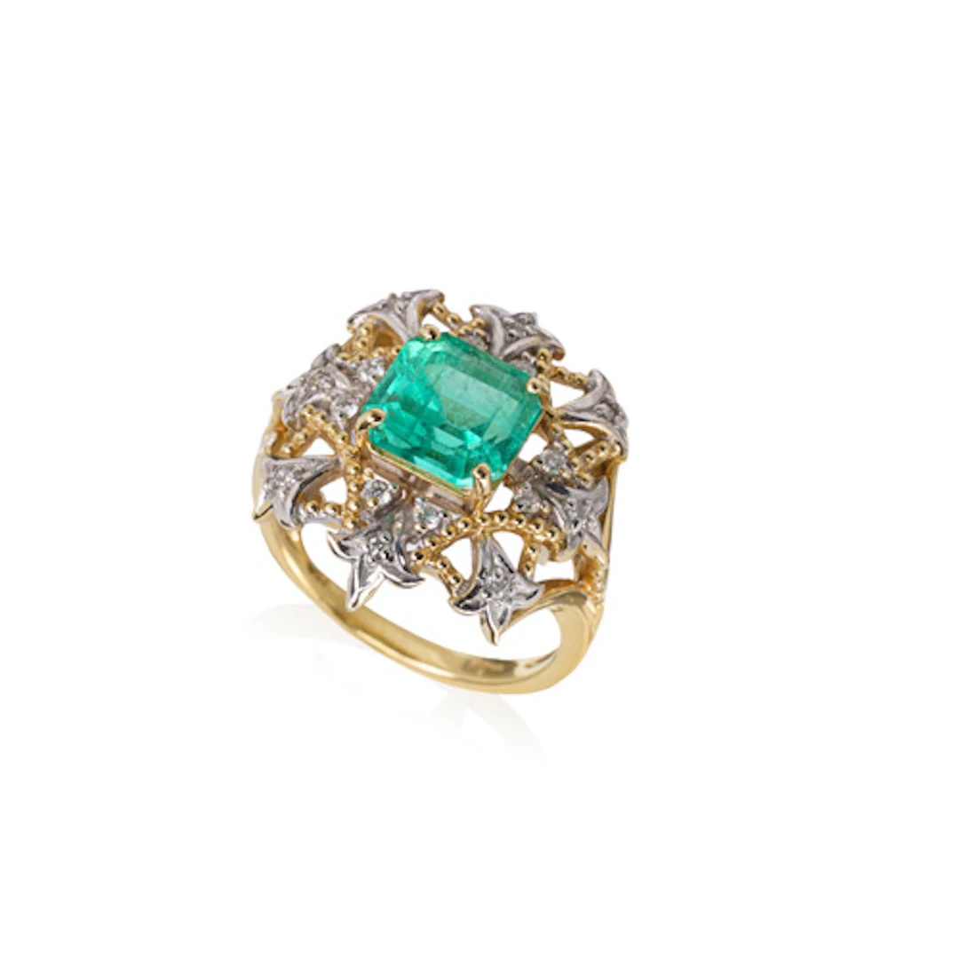 825 Auffälliger Gelbgoldring mit zentralem Smaragd-Carré und Fleur-de-Lys.