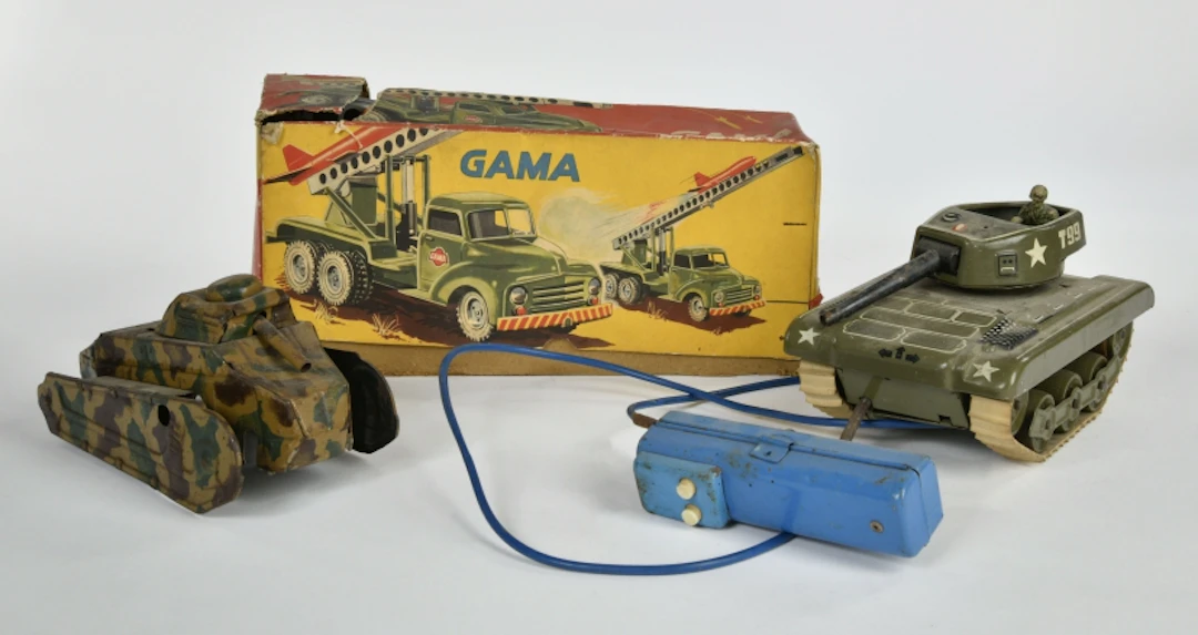 Gama u.a., Militärfahrzeuge