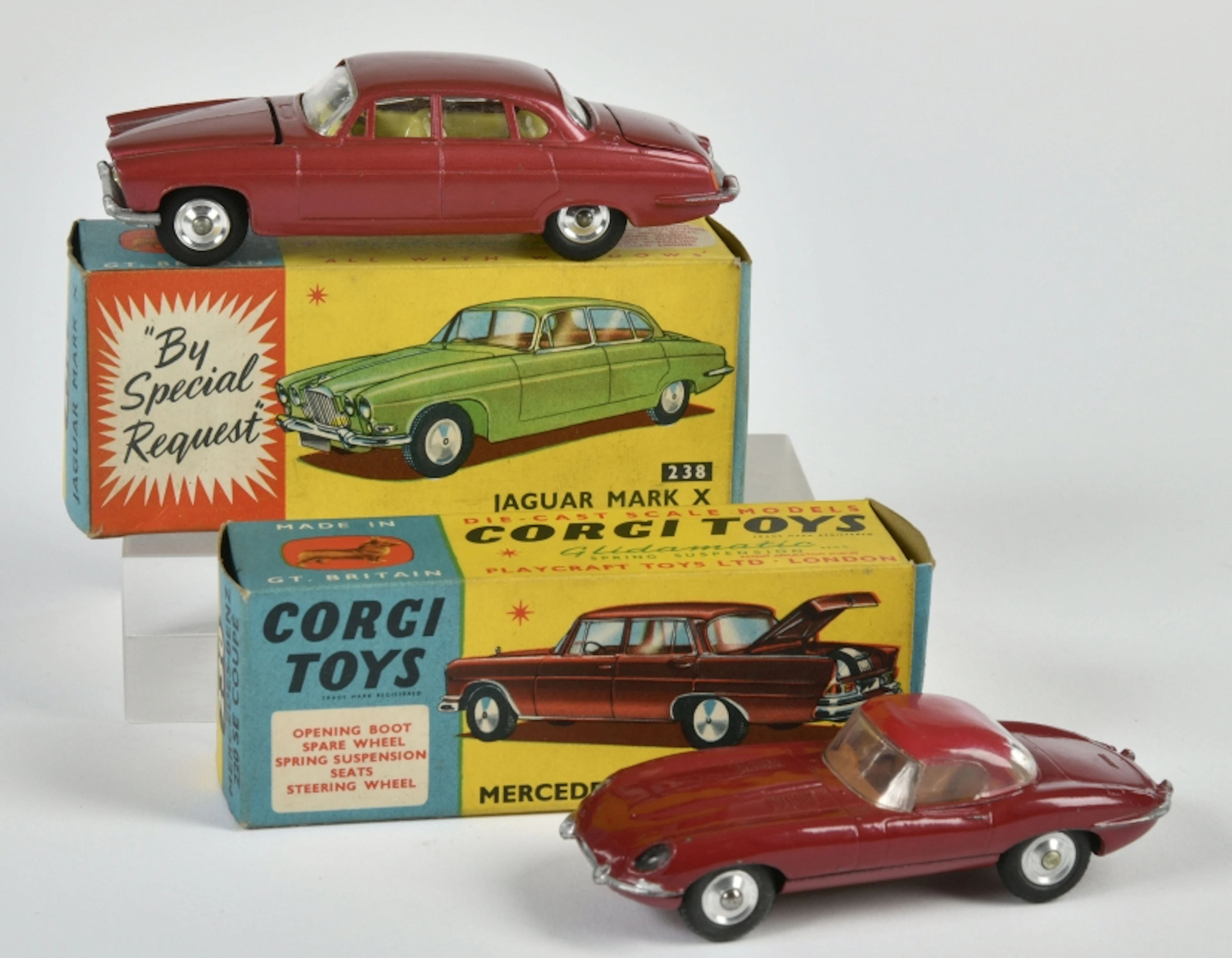Corgi Toys, Jaguar E-Type, Mark X und Originalkarton für Mercedes 220 SE