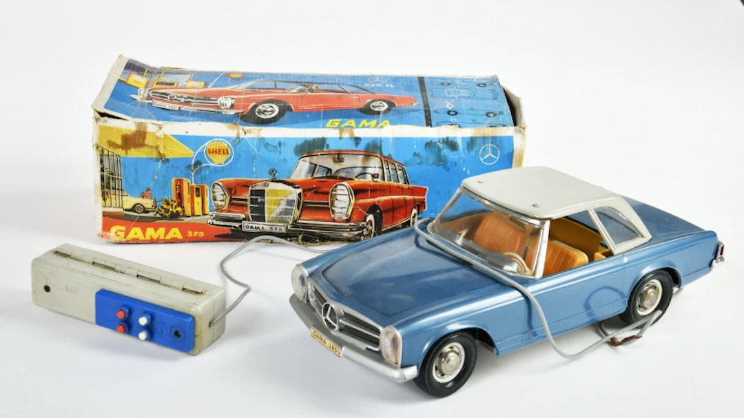 Gama, Mercedes Benz 230 SL