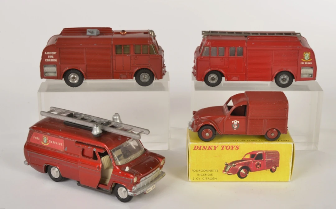 Dinky Toys, 4 Feuerwehr Fahrzeuge