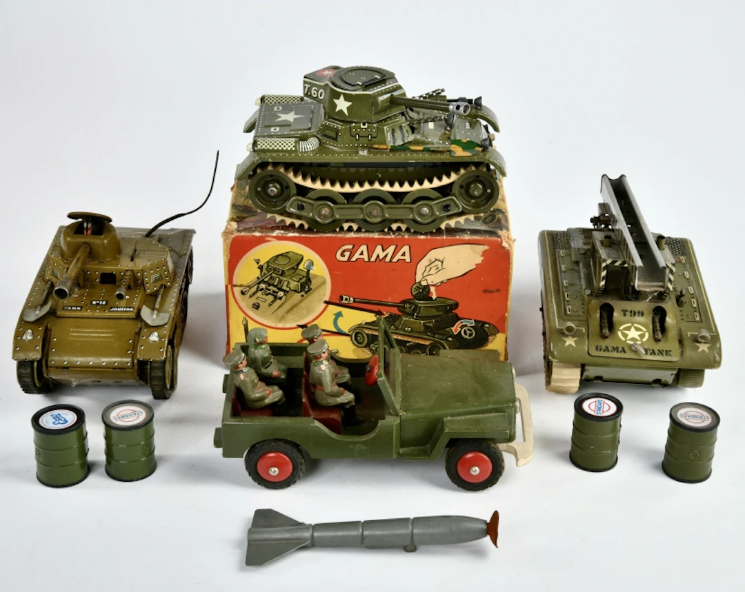 Gama, Joustra u.a., Militärfahrzeuge