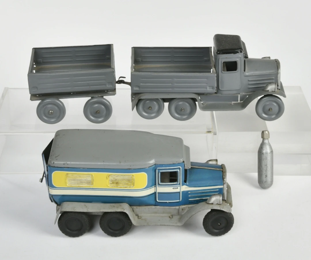 Göso, 2 Lieferwagen