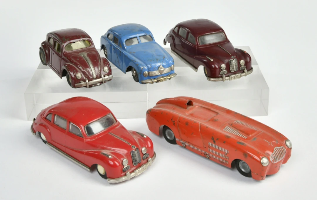Dux, 5 Fahrzeuge