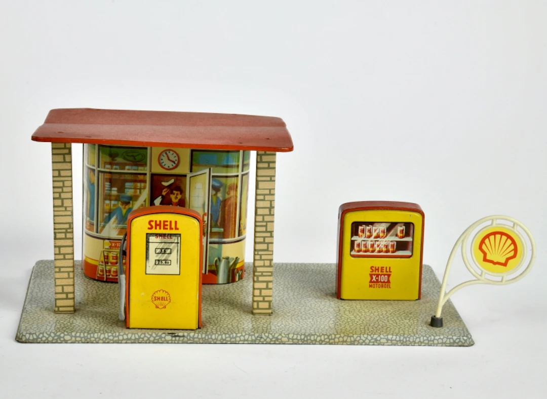 Hoch & Beckmann, Shell Tankstelle mit Zapfsäule