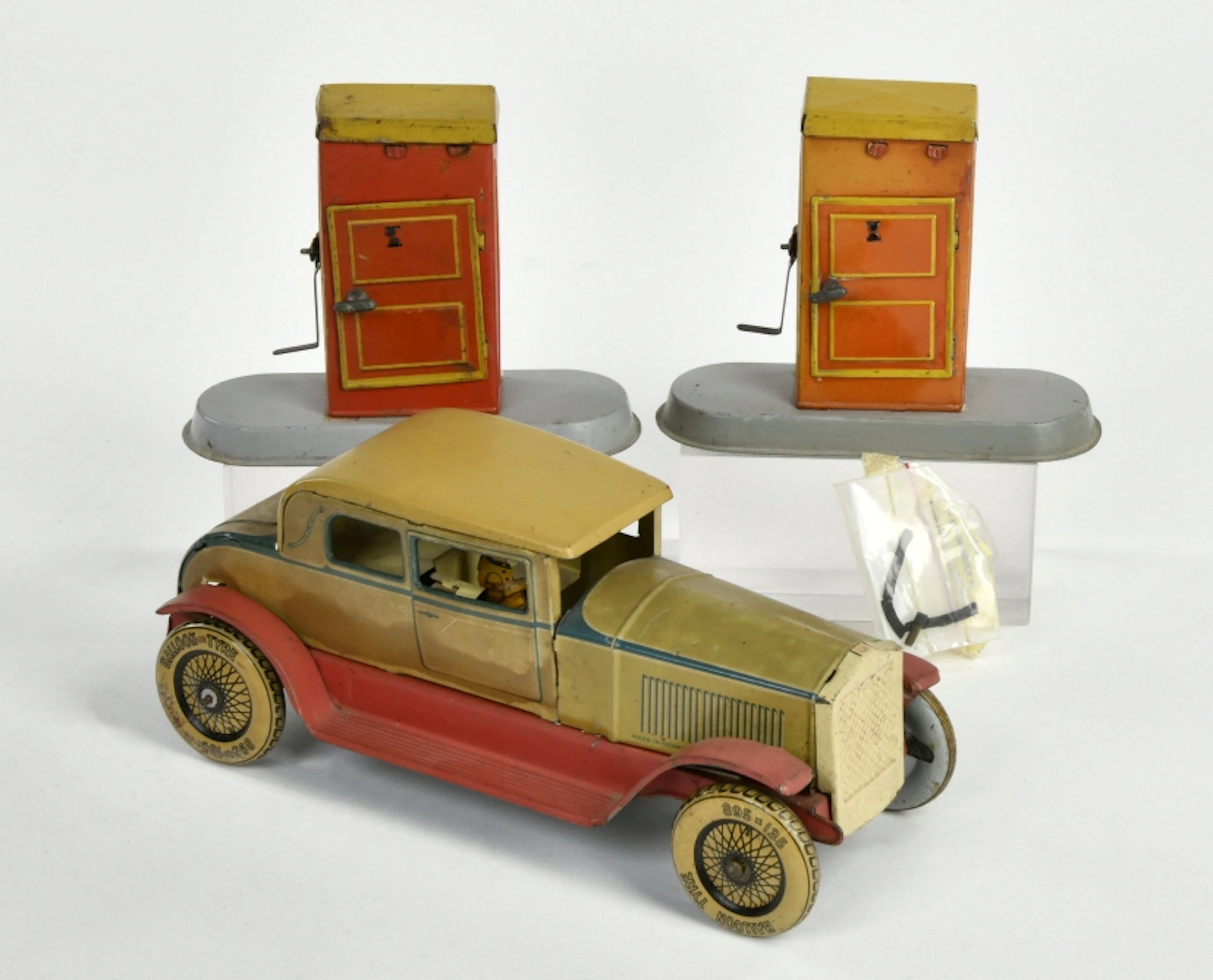 Bub?, Coupe und zwei Zapfsäulen