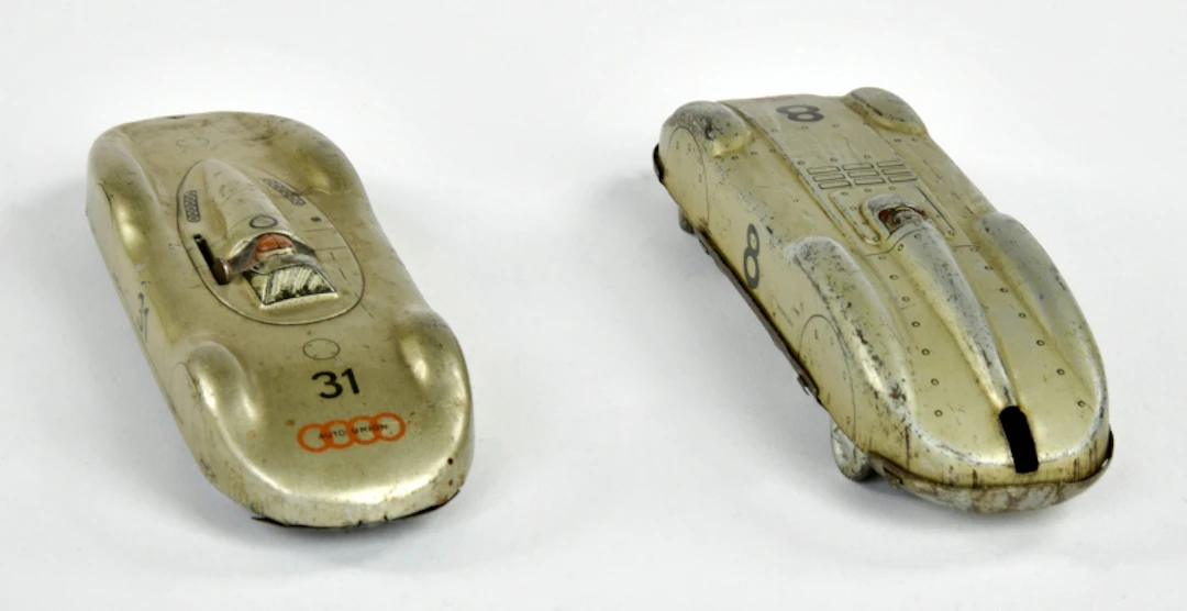 2x Auto Union Rennwagen