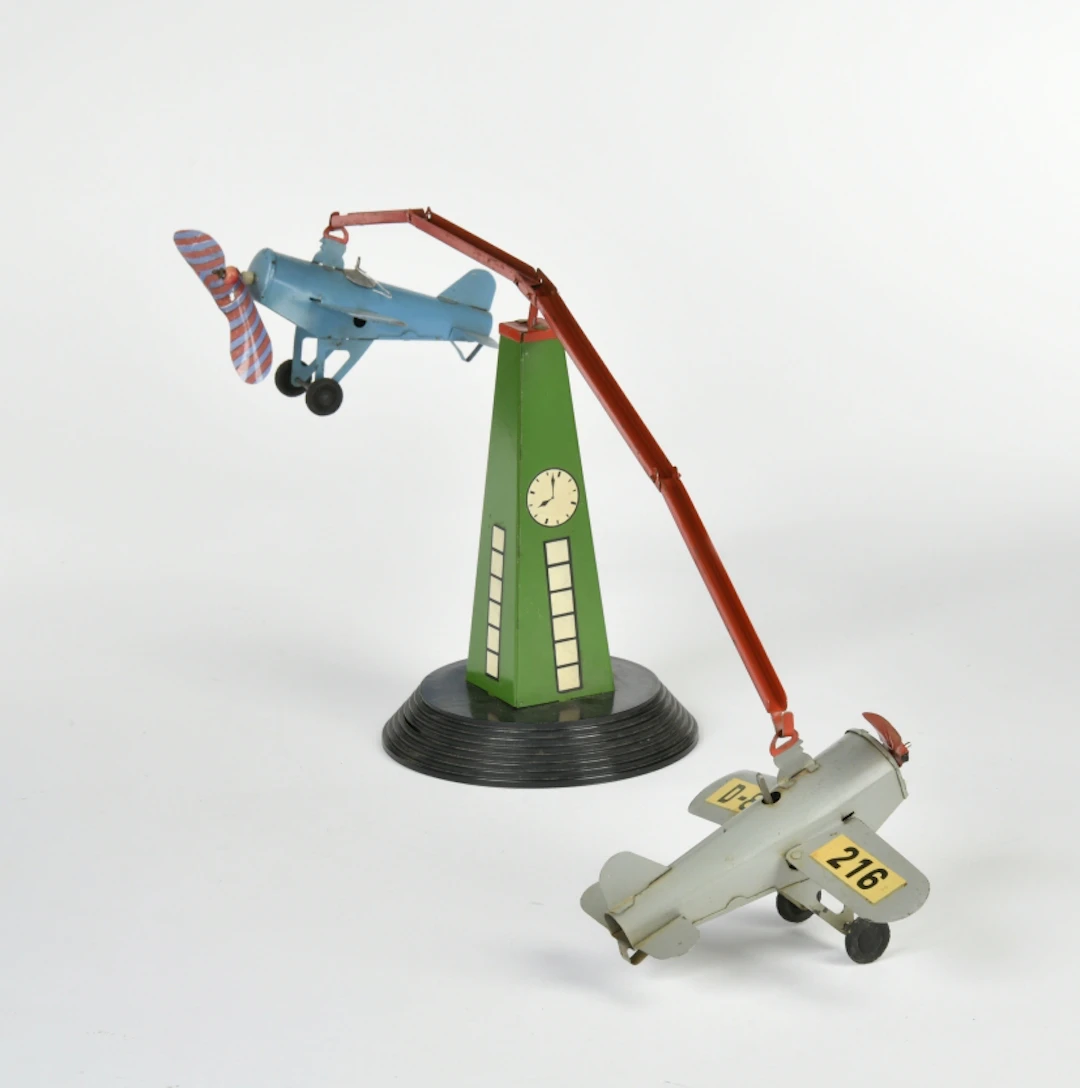 Flugzeuge am Mast