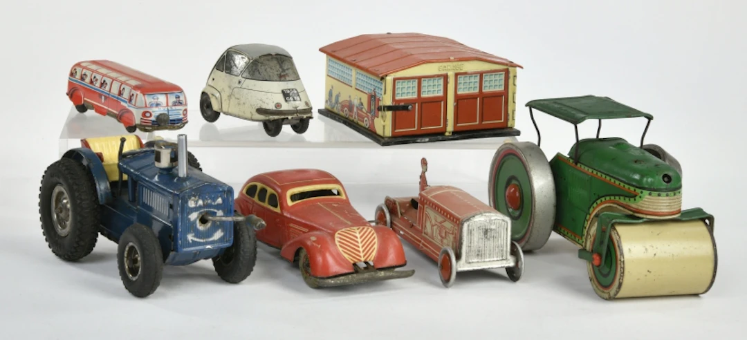 Gama u.a., Traktor, Fahrzeuge, Garage u.a.