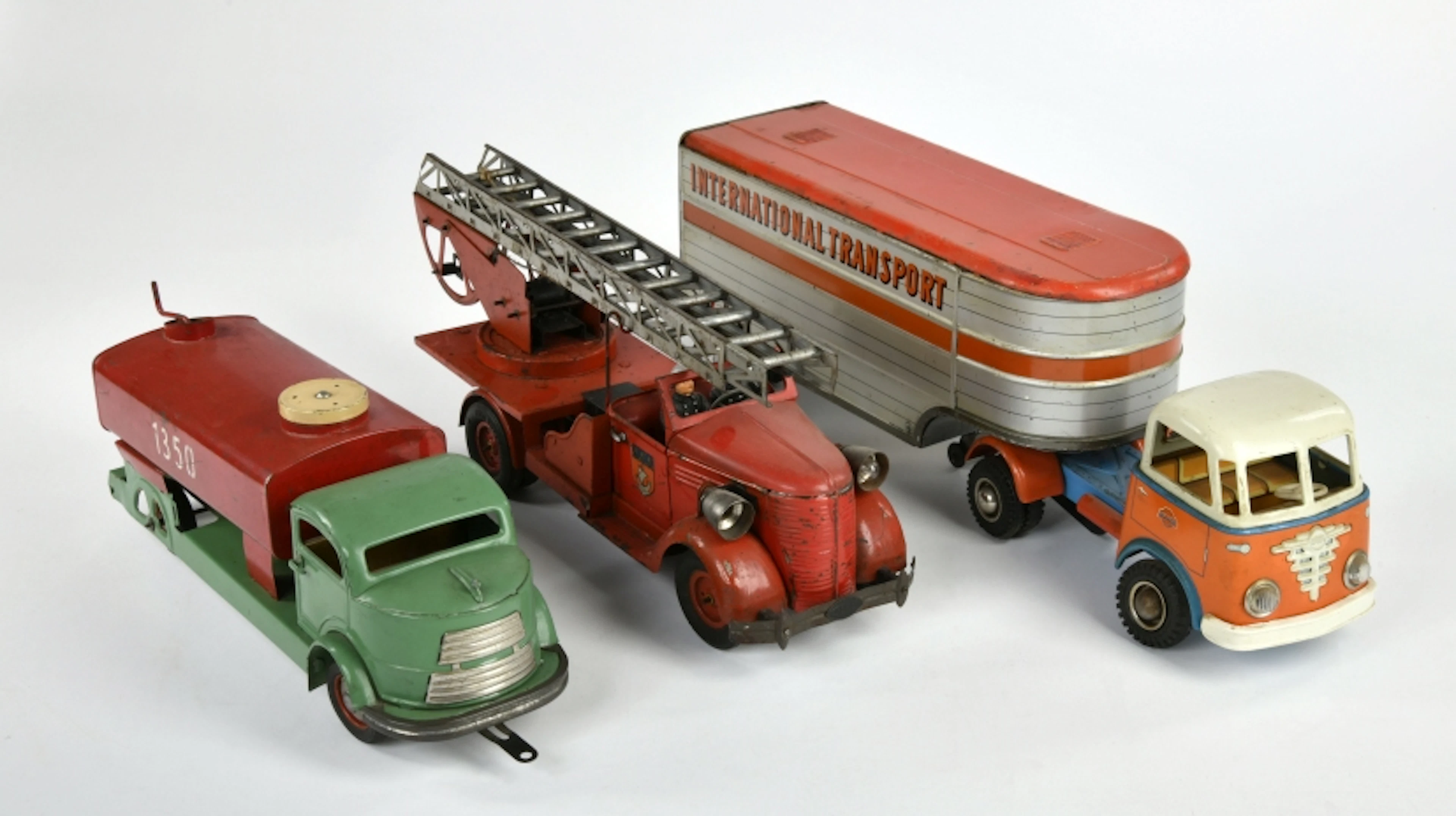 Gama u.a., LKW, Feuerwehr, Wasserwagen