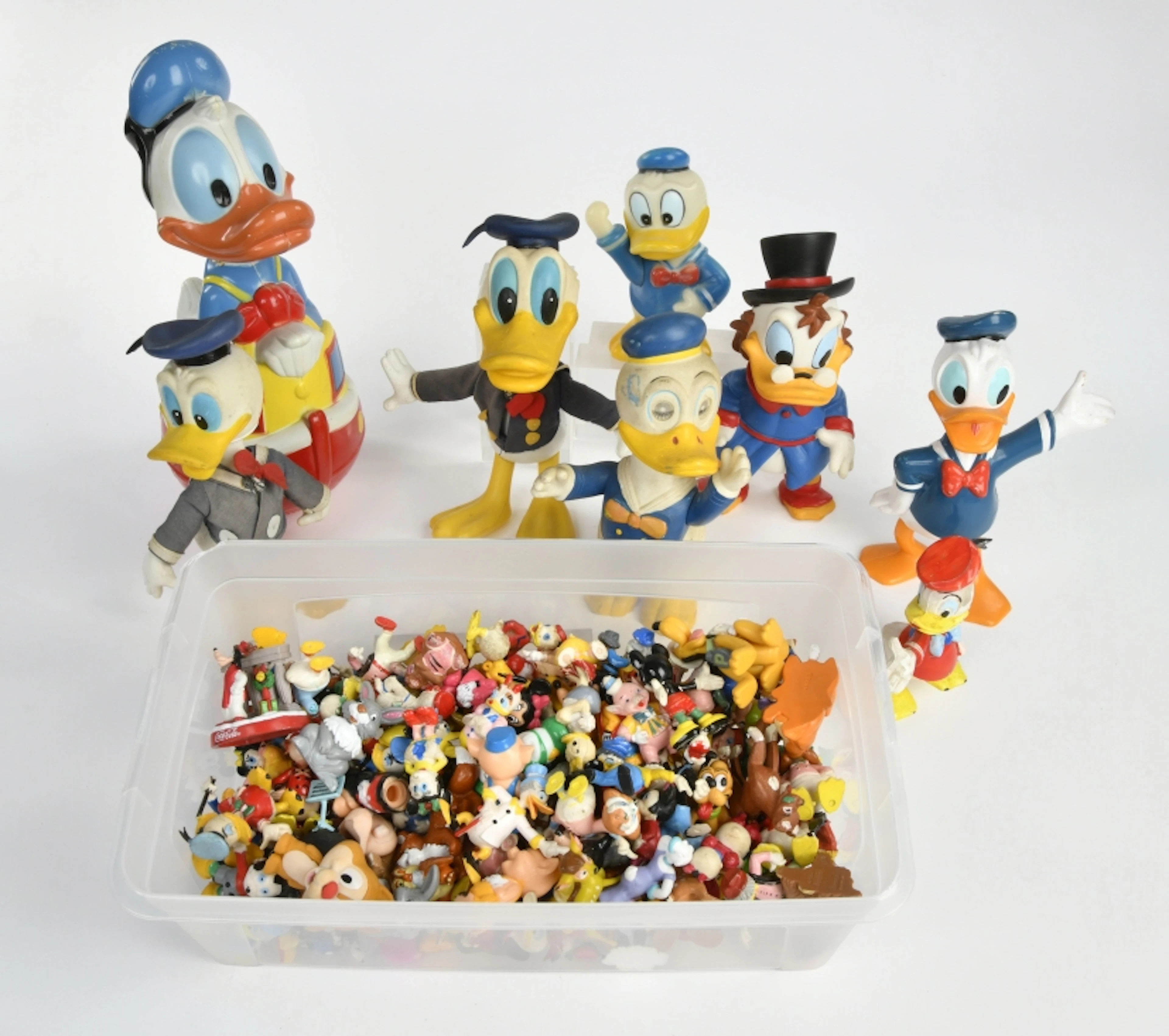 Konvolut Donald Duck Figuren, darunter 100 Heimo Disney Miniaturen