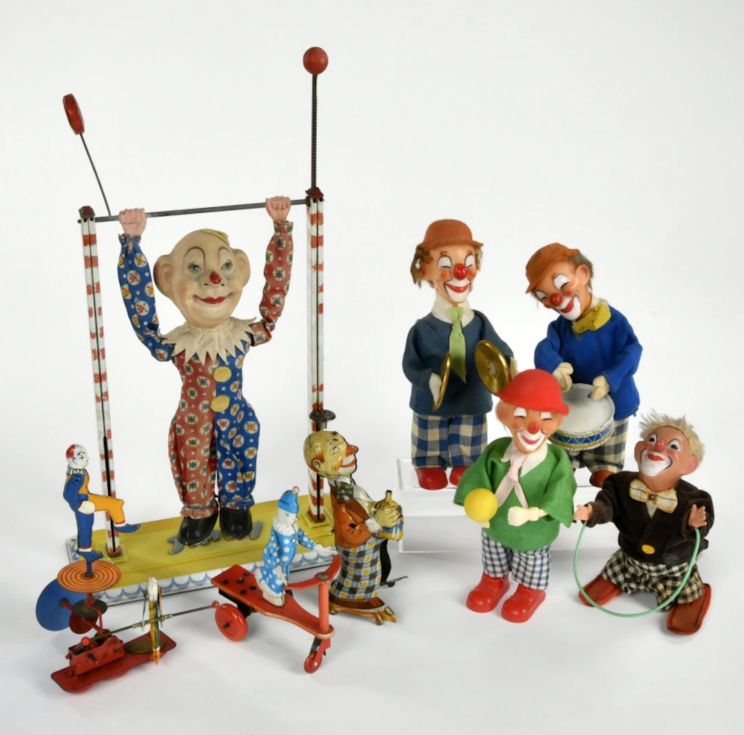 8 Clowns/ Akrobaten