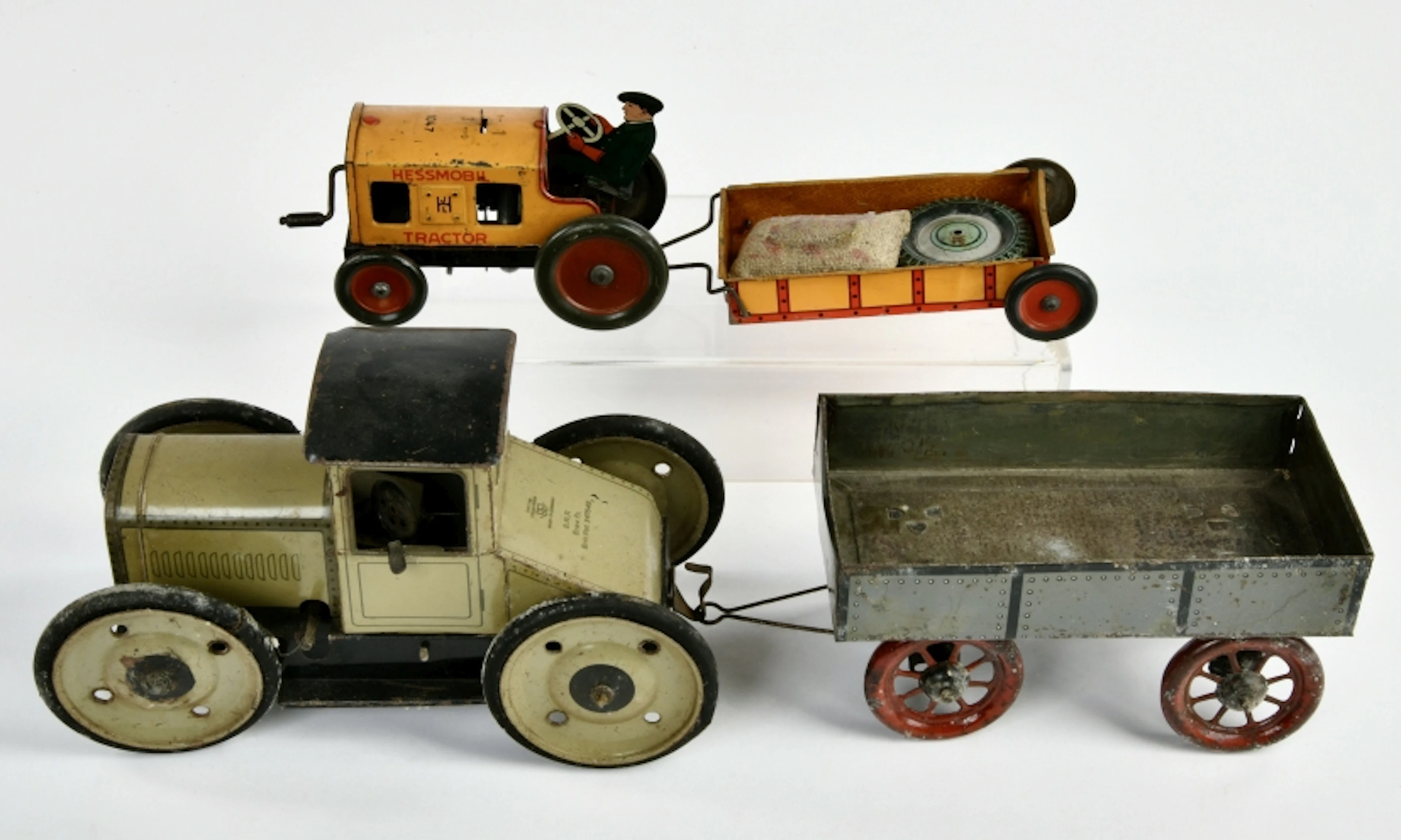 Bing, Raupenschlepper mit Anhänger & Hess, Traktor mit Anhänger