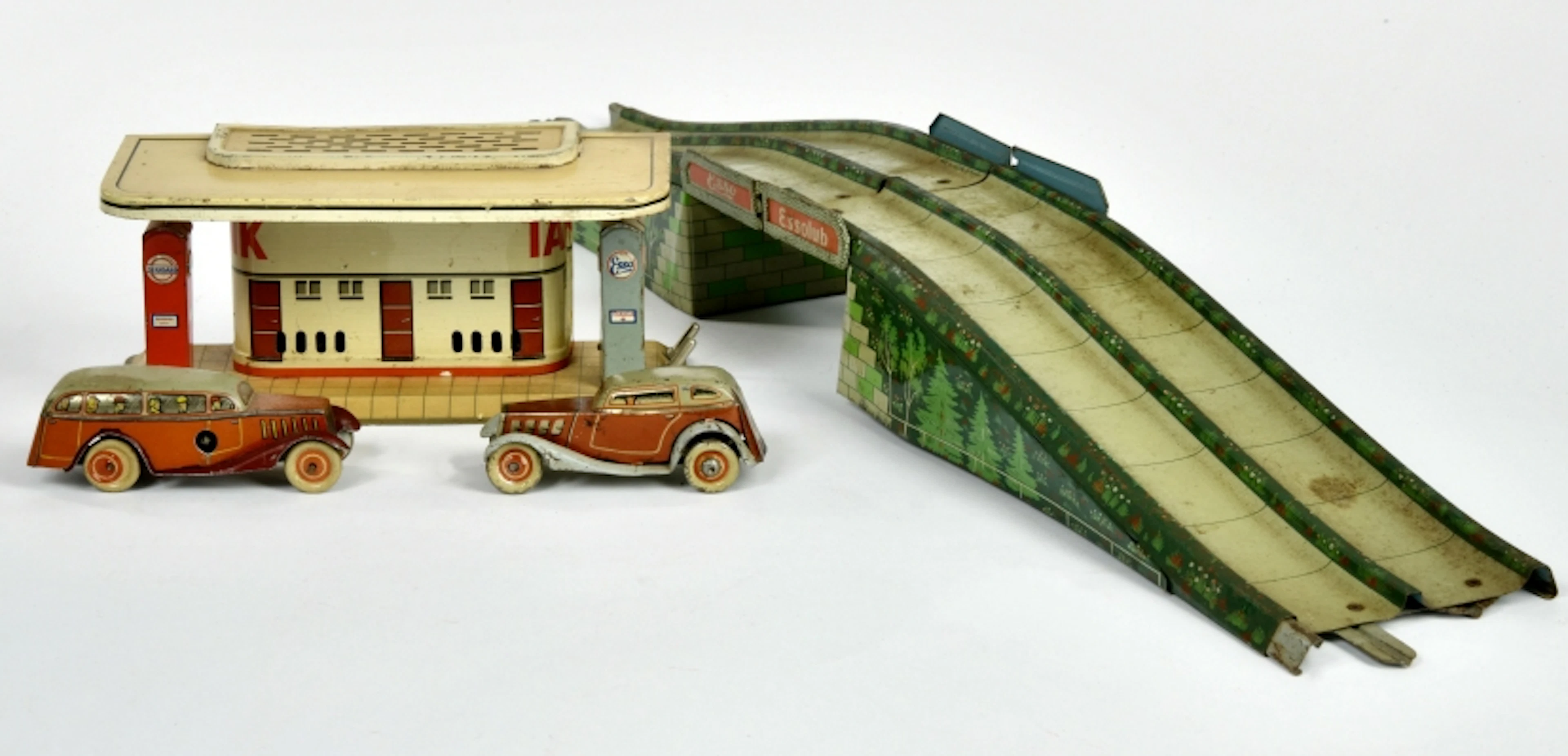 Tippco, Reichsautobahn mit Tankstelle, Brücke und zwei Fahrzeugen