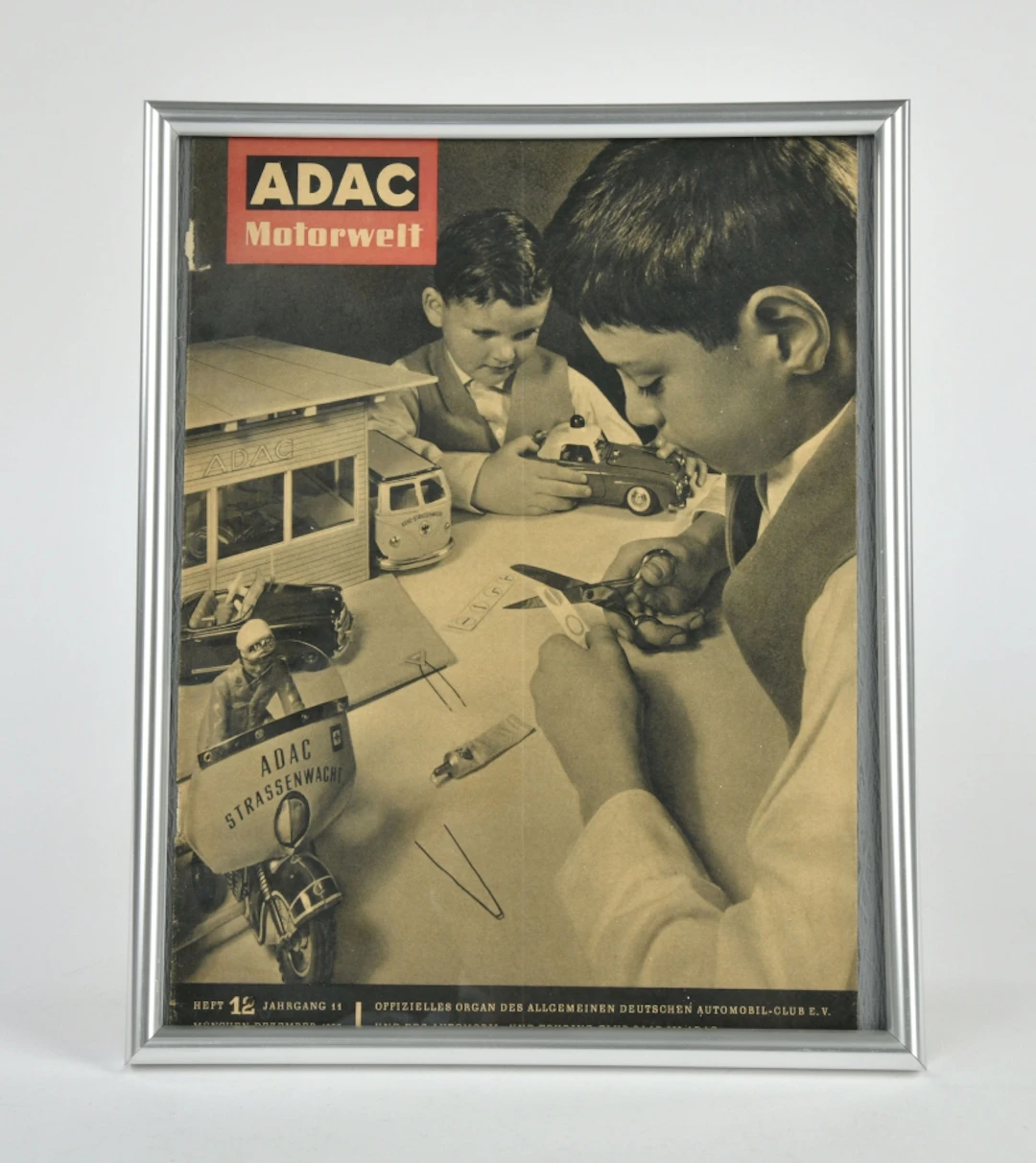ADAC Motorwelt Cover mit Blechspielzeug