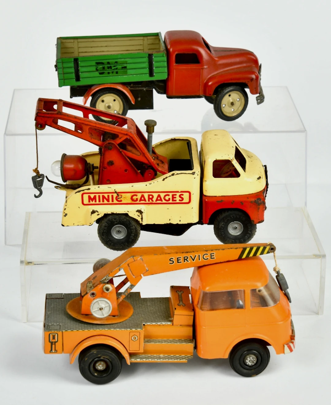 2 Abschleppwagen und LKW