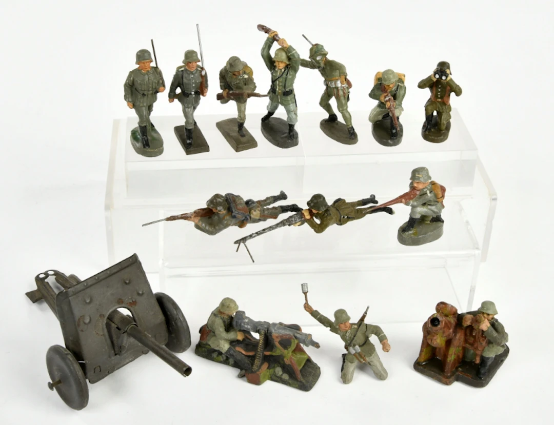 Lineol u.a., Soldaten im Kampf