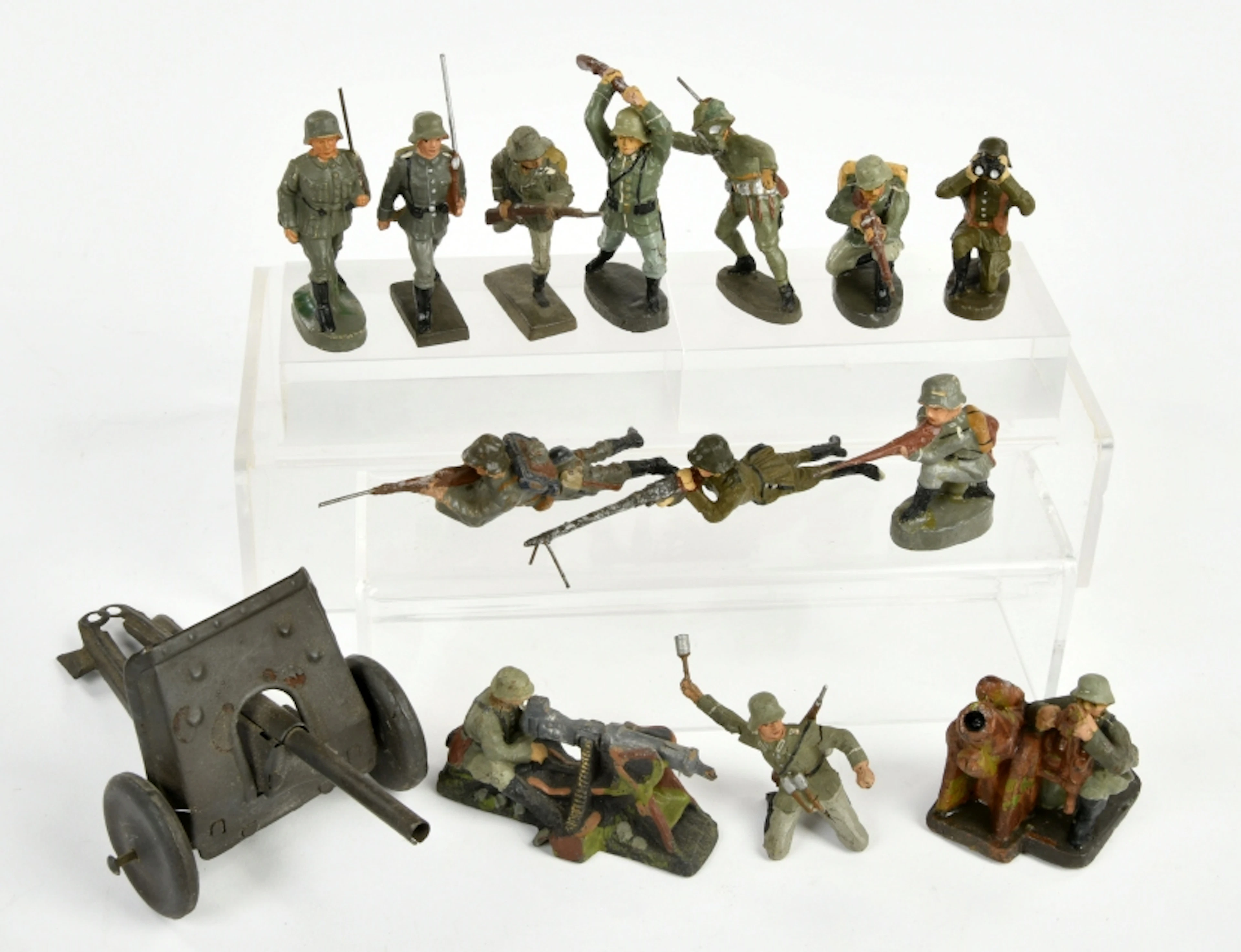 Lineol u.a., Soldaten im Kampf