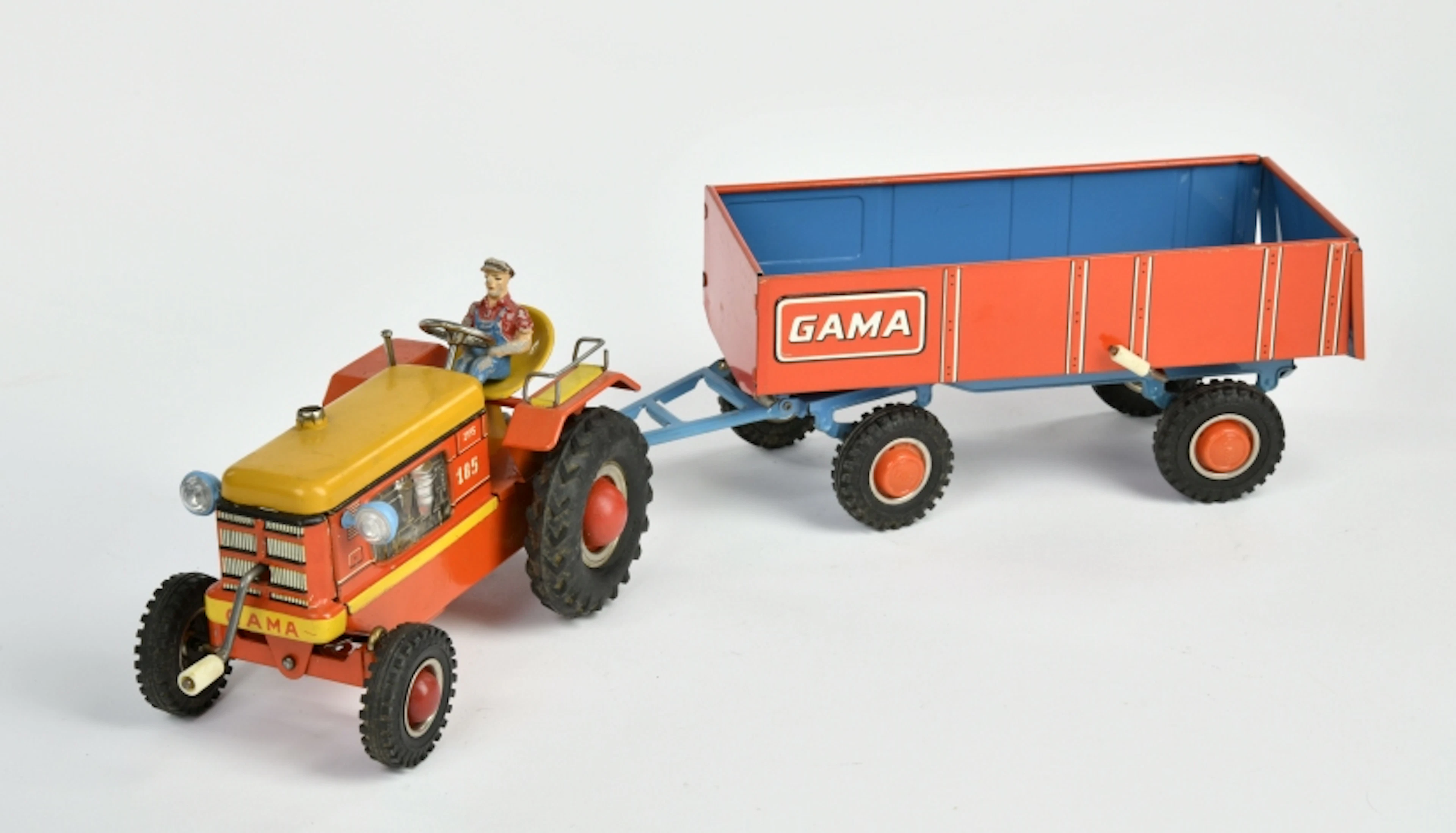 Gama, Traktor mit Anhänger