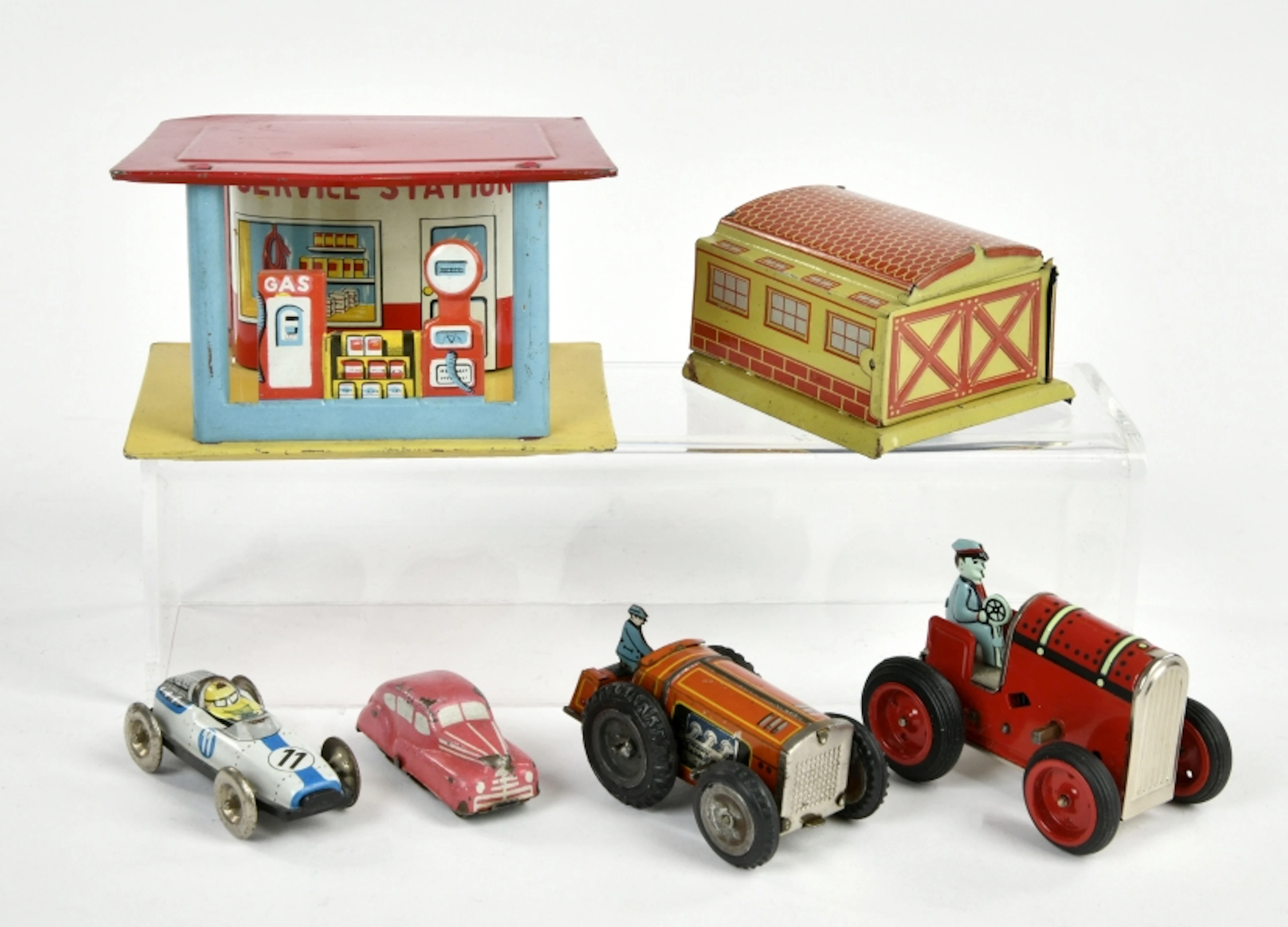 Fischer u.a., 2 Garagen und Penny Toy Fahrzeuge
