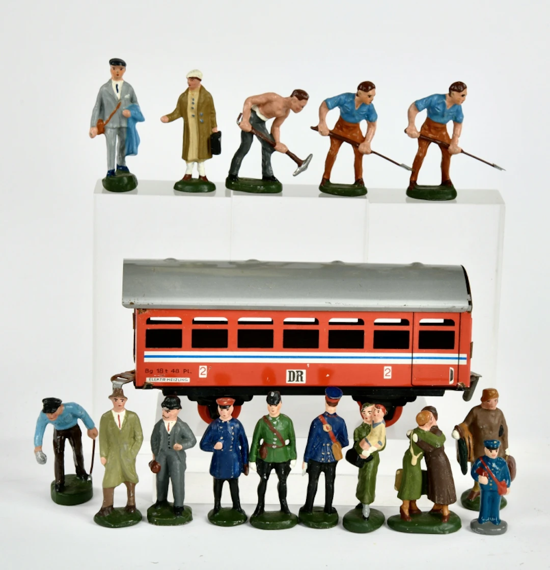 Biller Wagen und div. Guss Eisenbahn Figuren