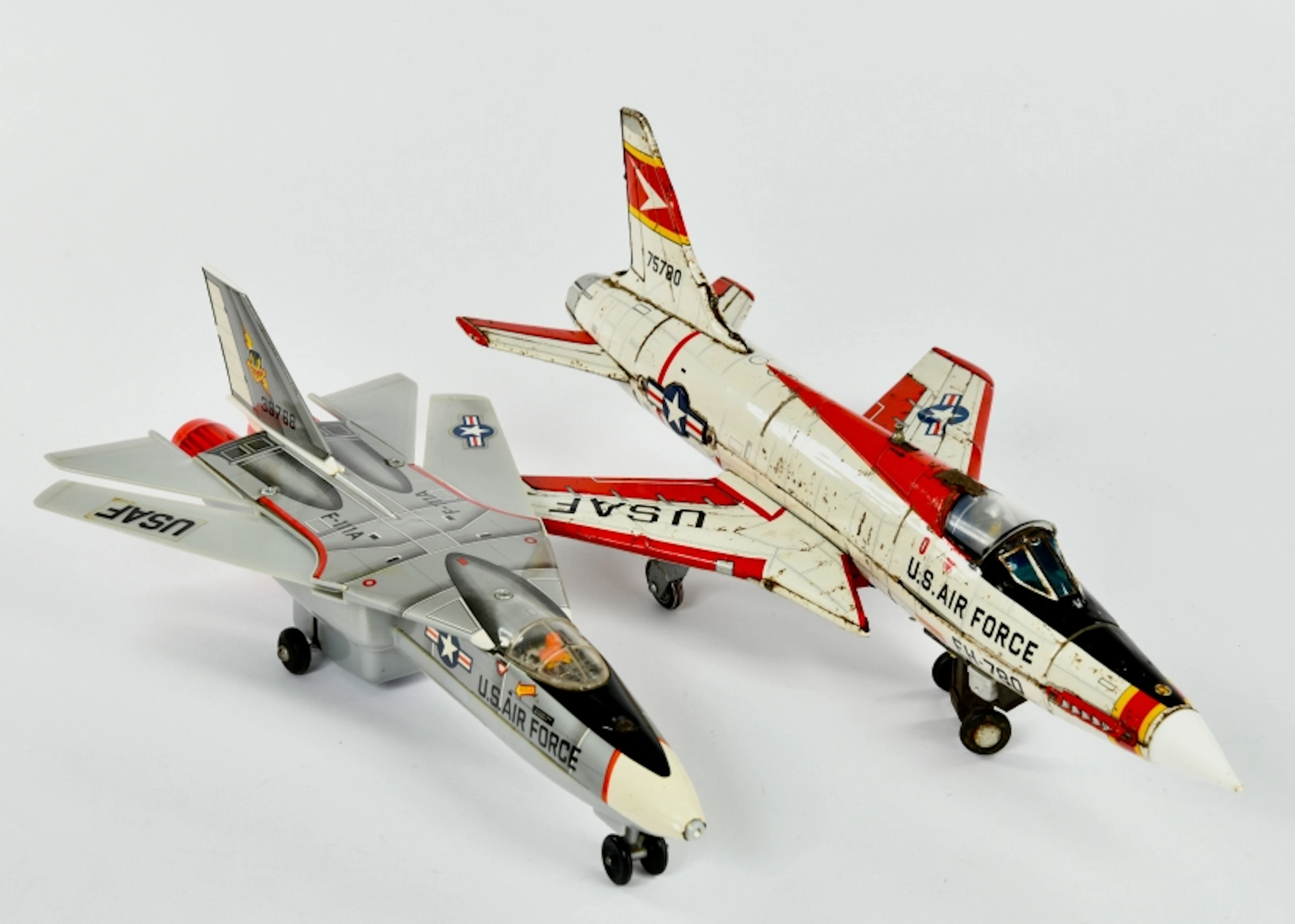 T.N. Nomura Toys, 2 Flugzeuge