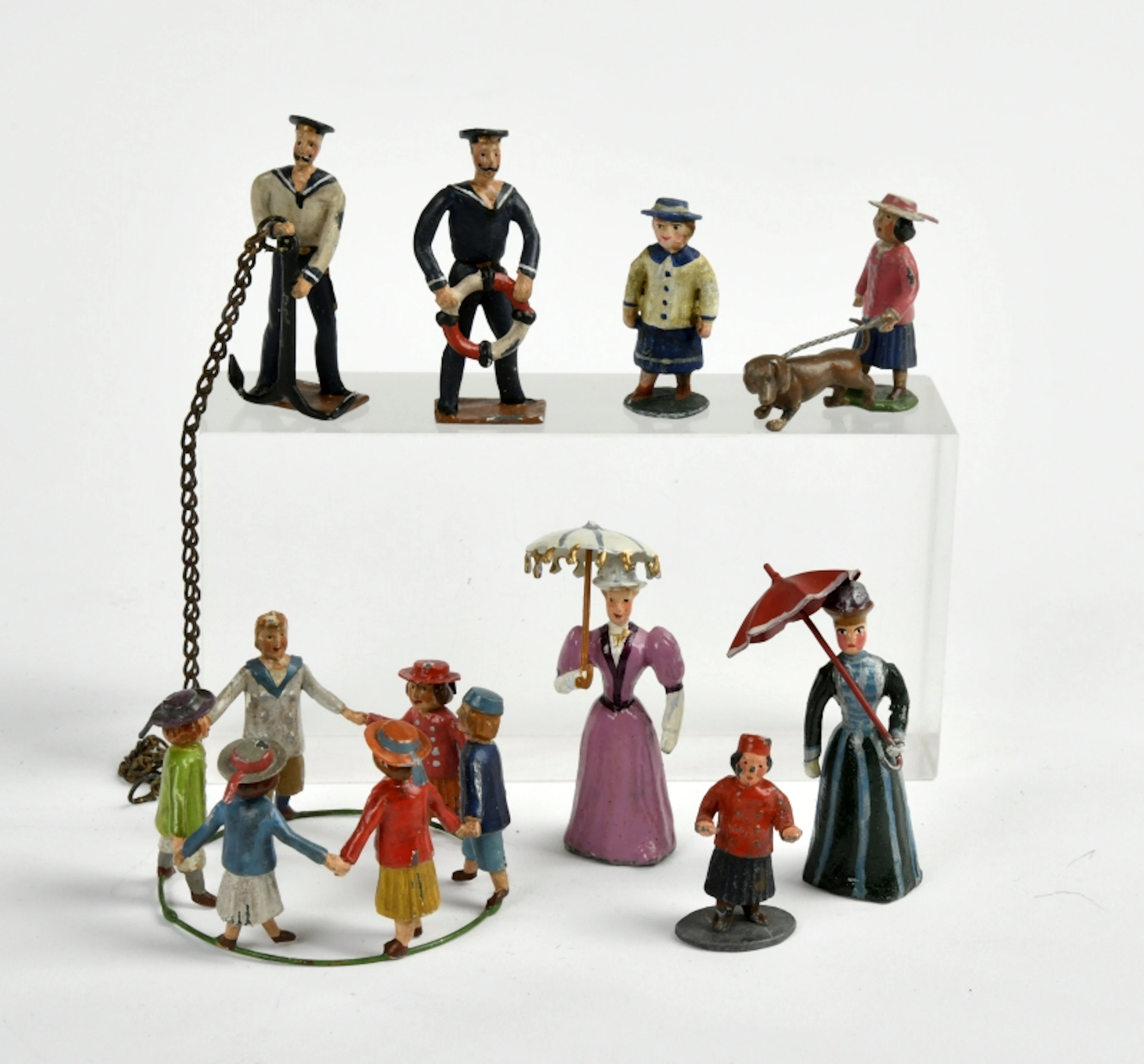 Spielende Kinder, Matrosen u.a.
