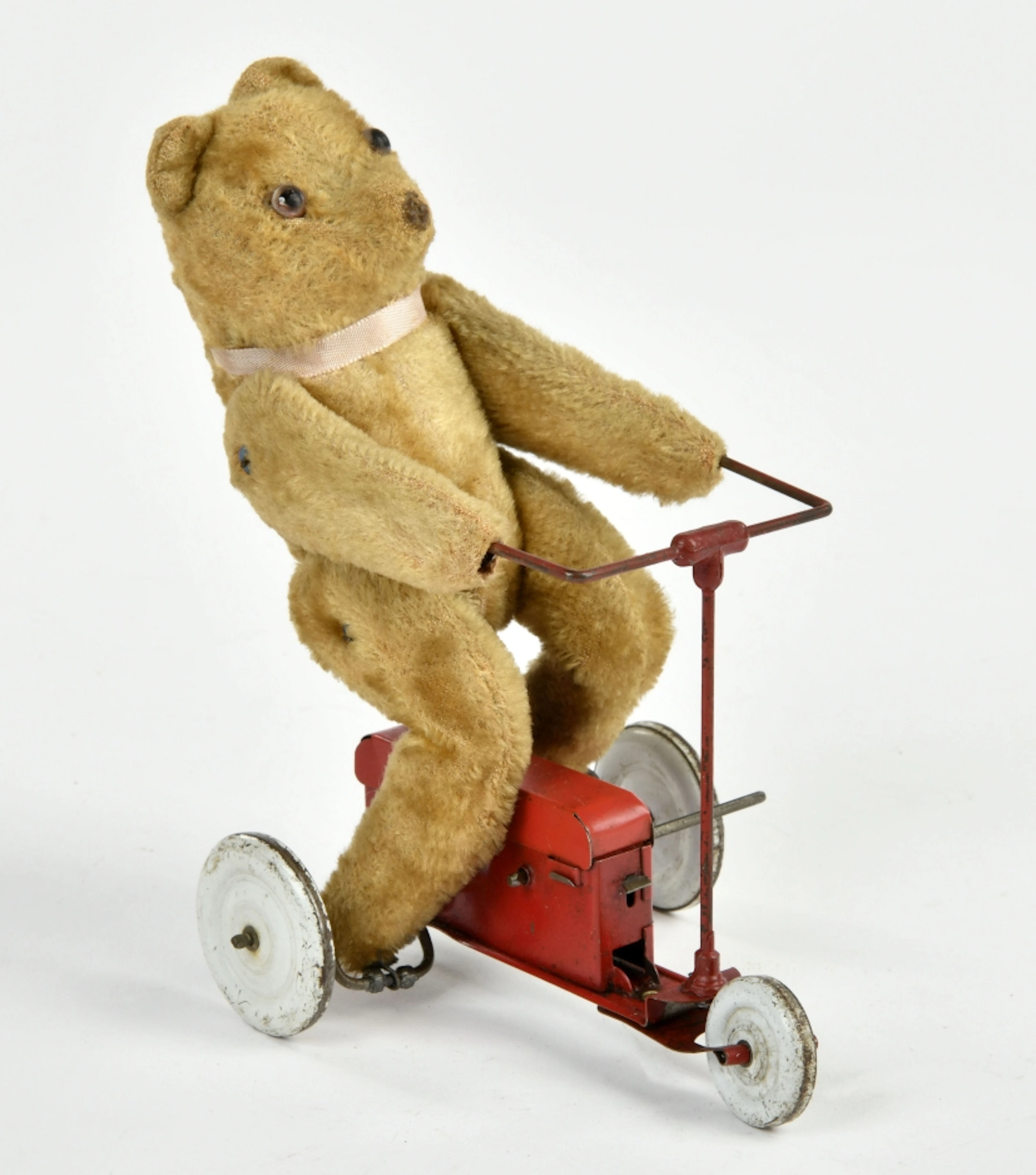 Bär auf Dreirad
