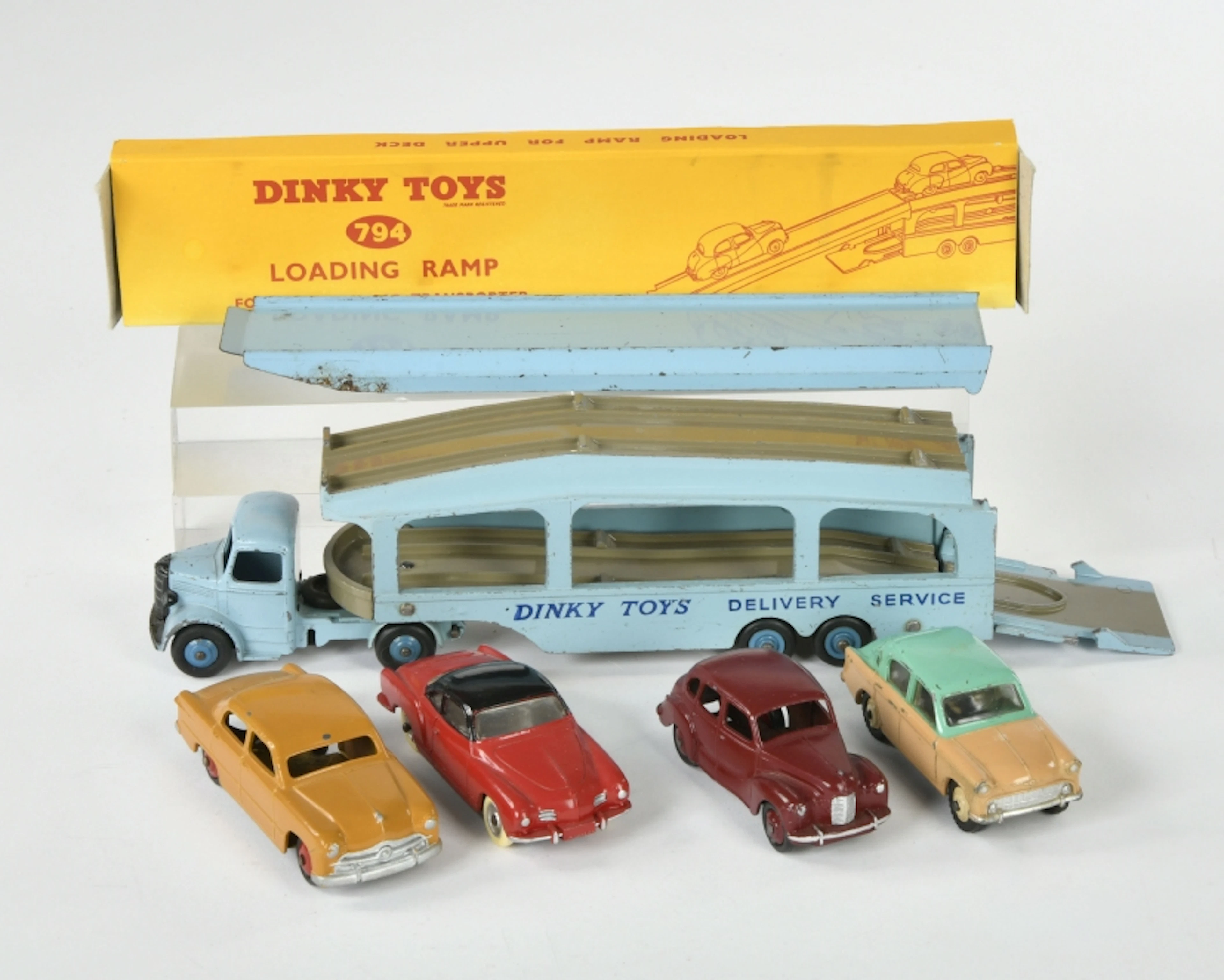 Dinky Toys, Autotransporter mit Laderampe und 4 Autos