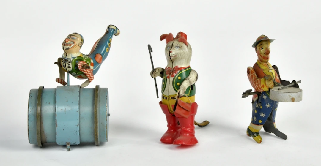 Köhler Gestiefelter Kater, Keim Trommel & Erco Clown auf Fass