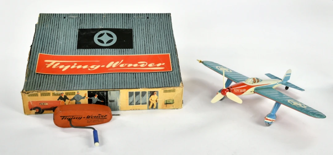 Arnold, Flying Wonder