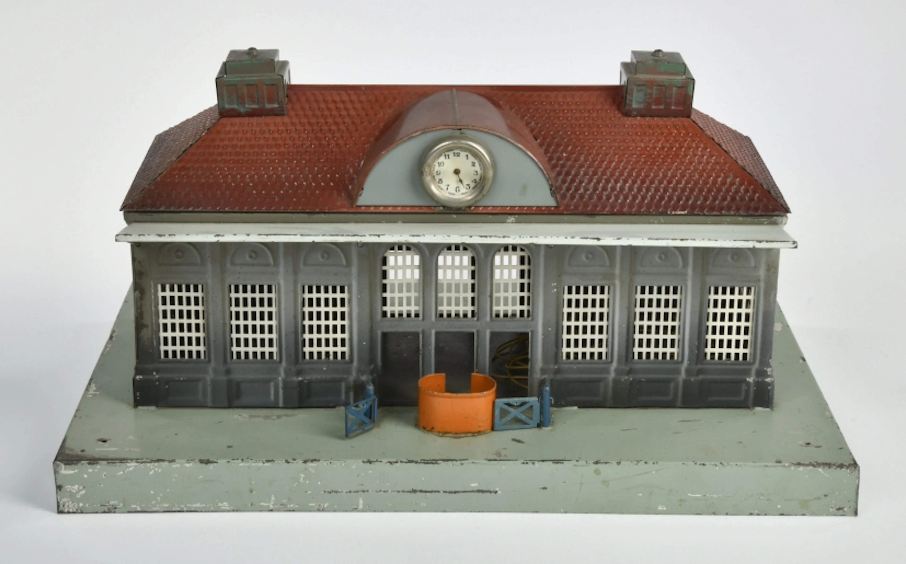 Bing, Bahnhof