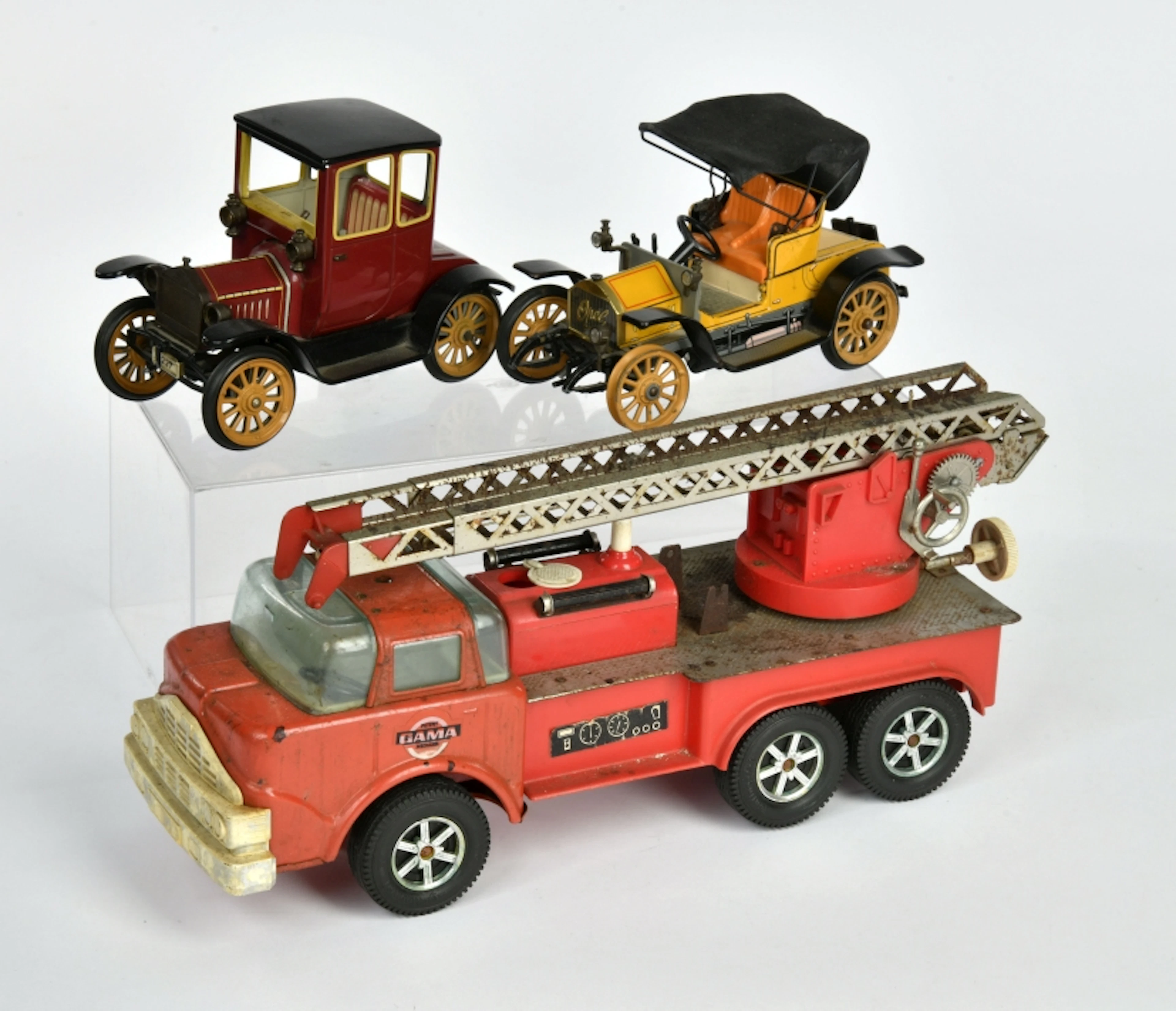 2x Schuco Oldtimer, 1x Gama Feuerwehr