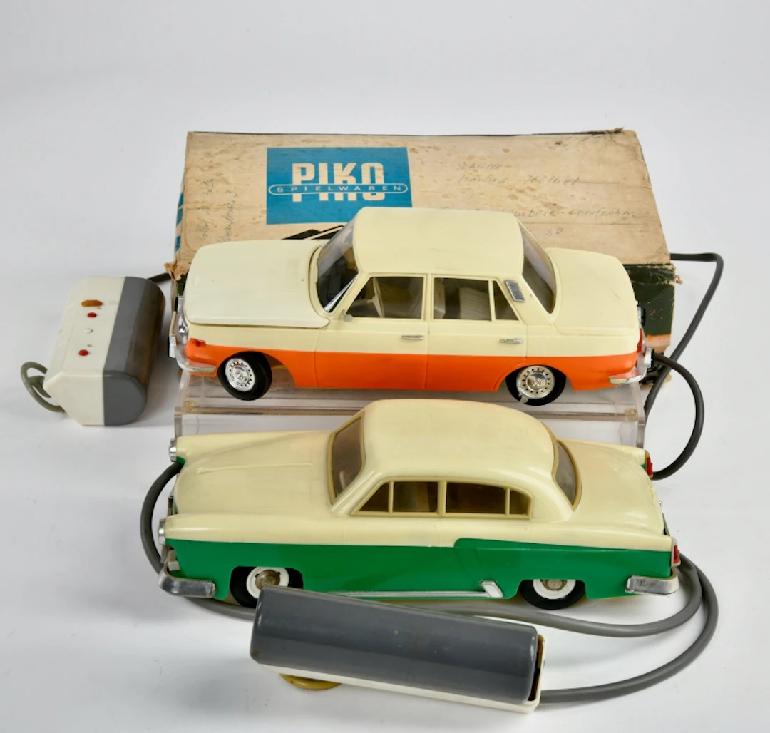 Presu, 2 DDR Autos
