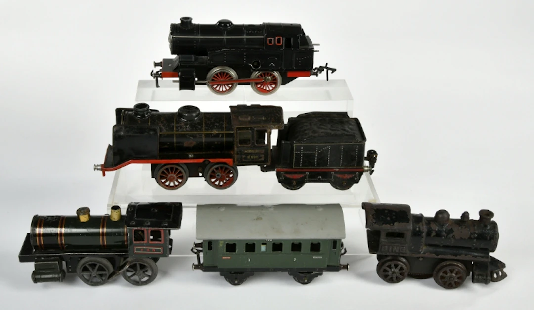 Märklin u.a., Konvolut Spur 0 4 Loks, Wagen, Tender