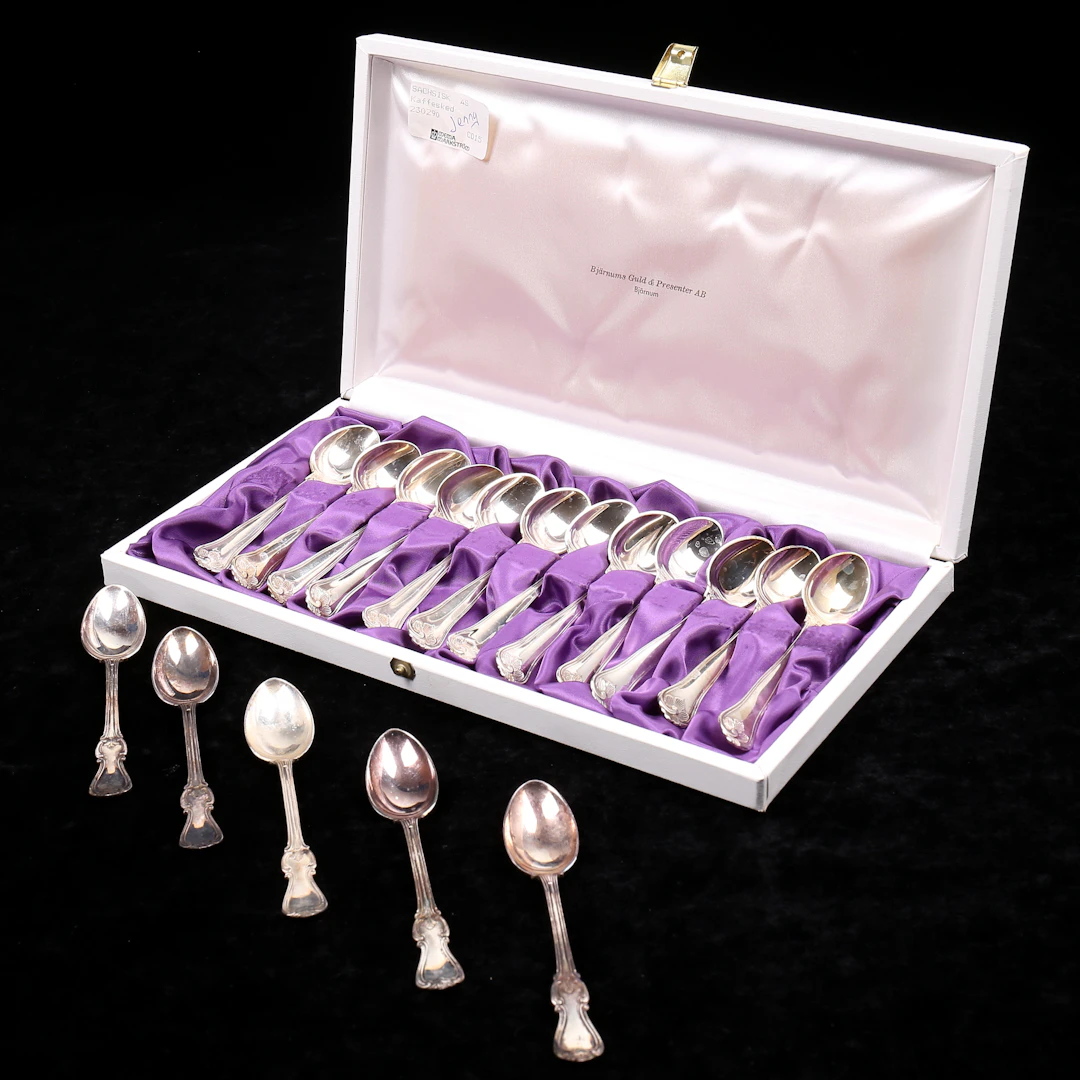 KAFFESKEDAR, 17 st, silver, "Sachsisk" och "Olga", vikt 268 gram.