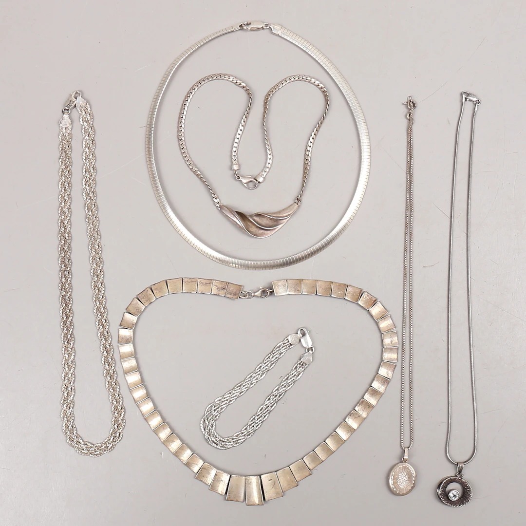 HALSBAND, ARMBAND, 7 st, silver, vikt 131 gram.