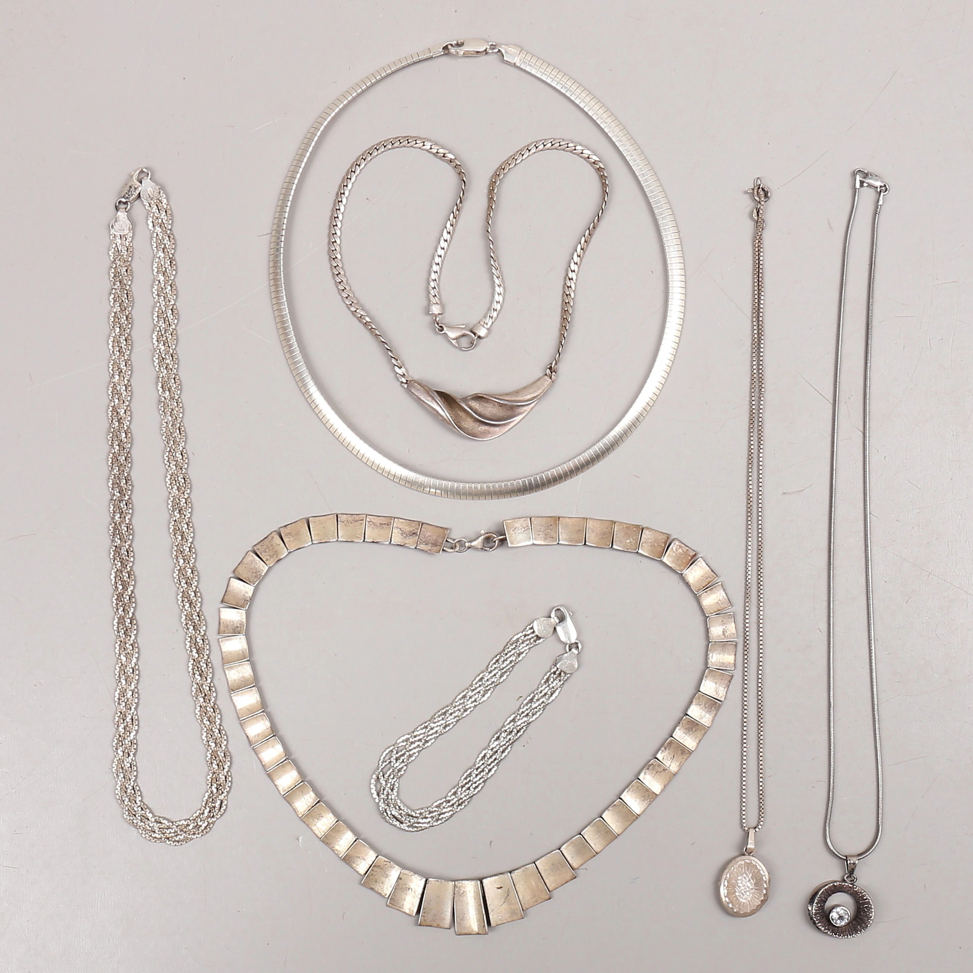 HALSBAND, ARMBAND, 7 st, silver, vikt 131 gram.